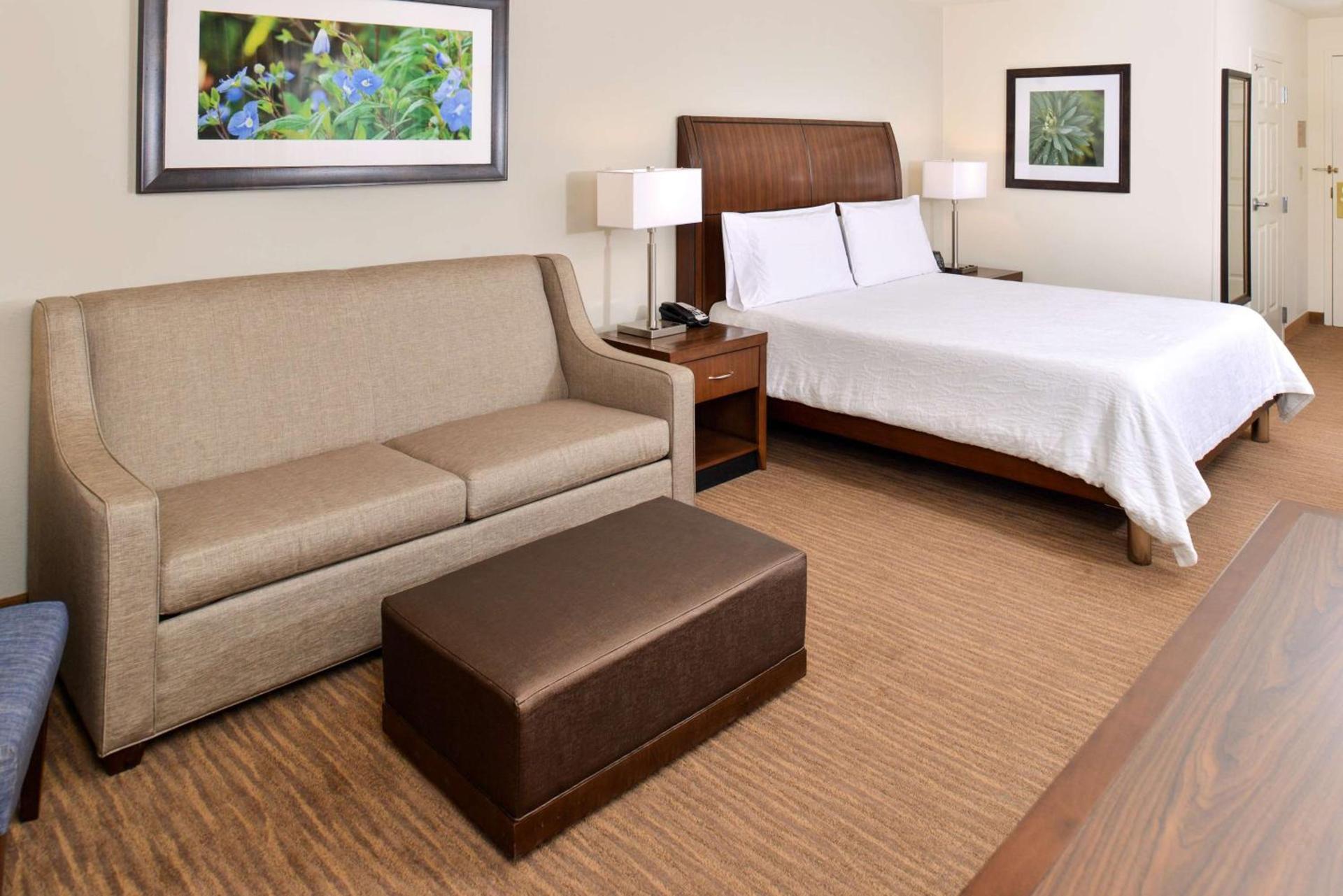 Hilton Garden Inn Addison photo 13