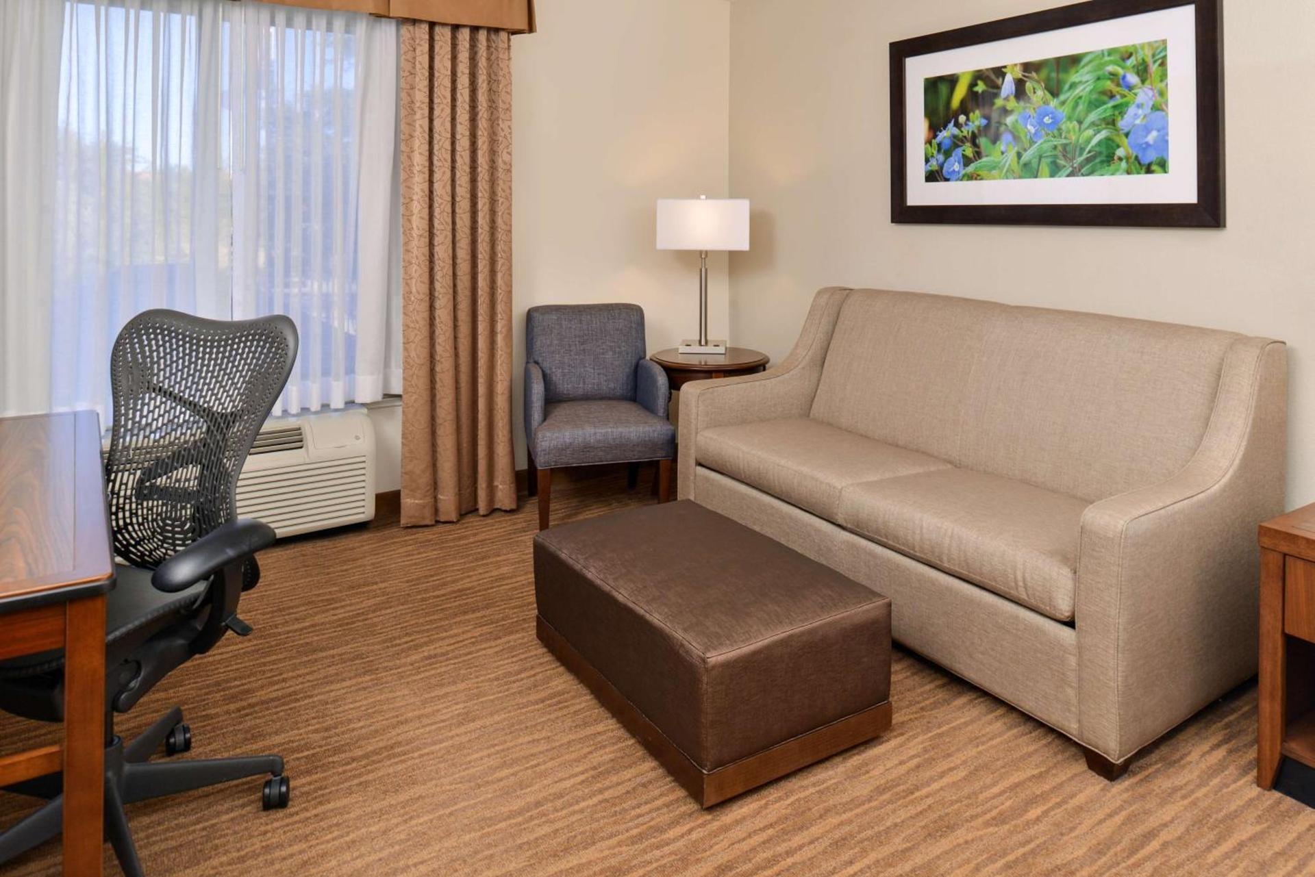 Hilton Garden Inn Addison photo 11