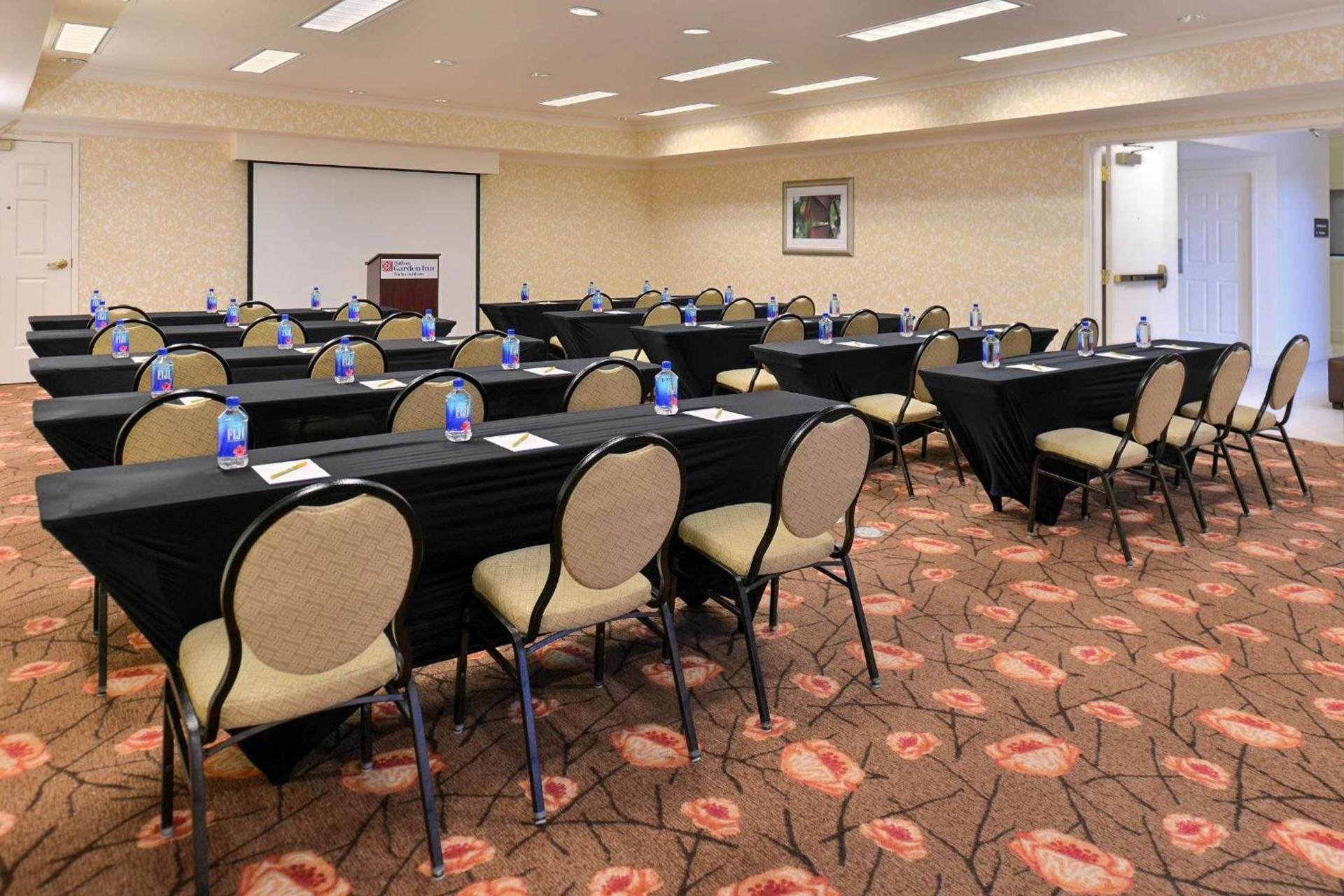 Hilton Garden Inn Addison photo 17