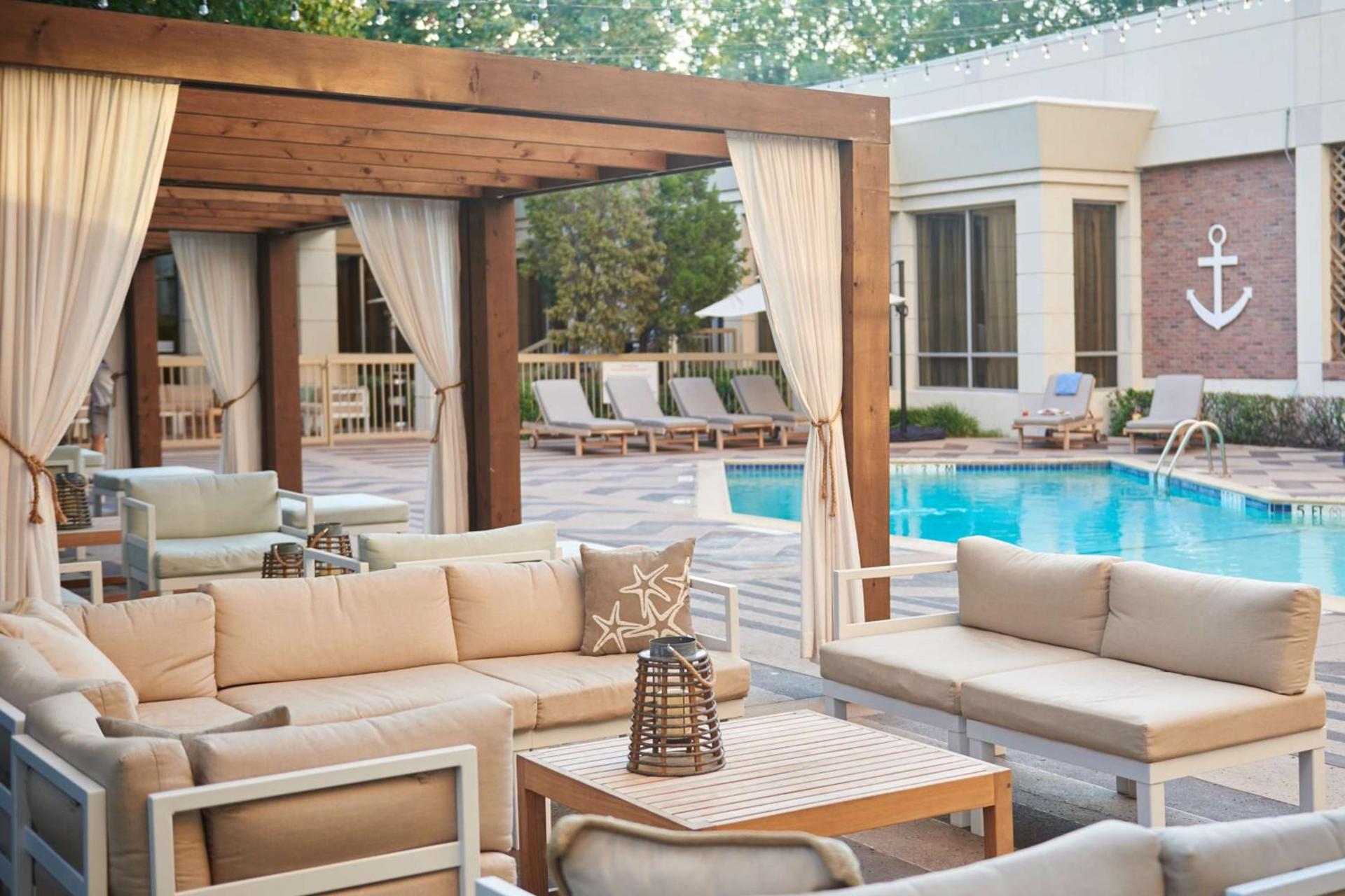 DoubleTree by Hilton Dallas Market Center photo 2