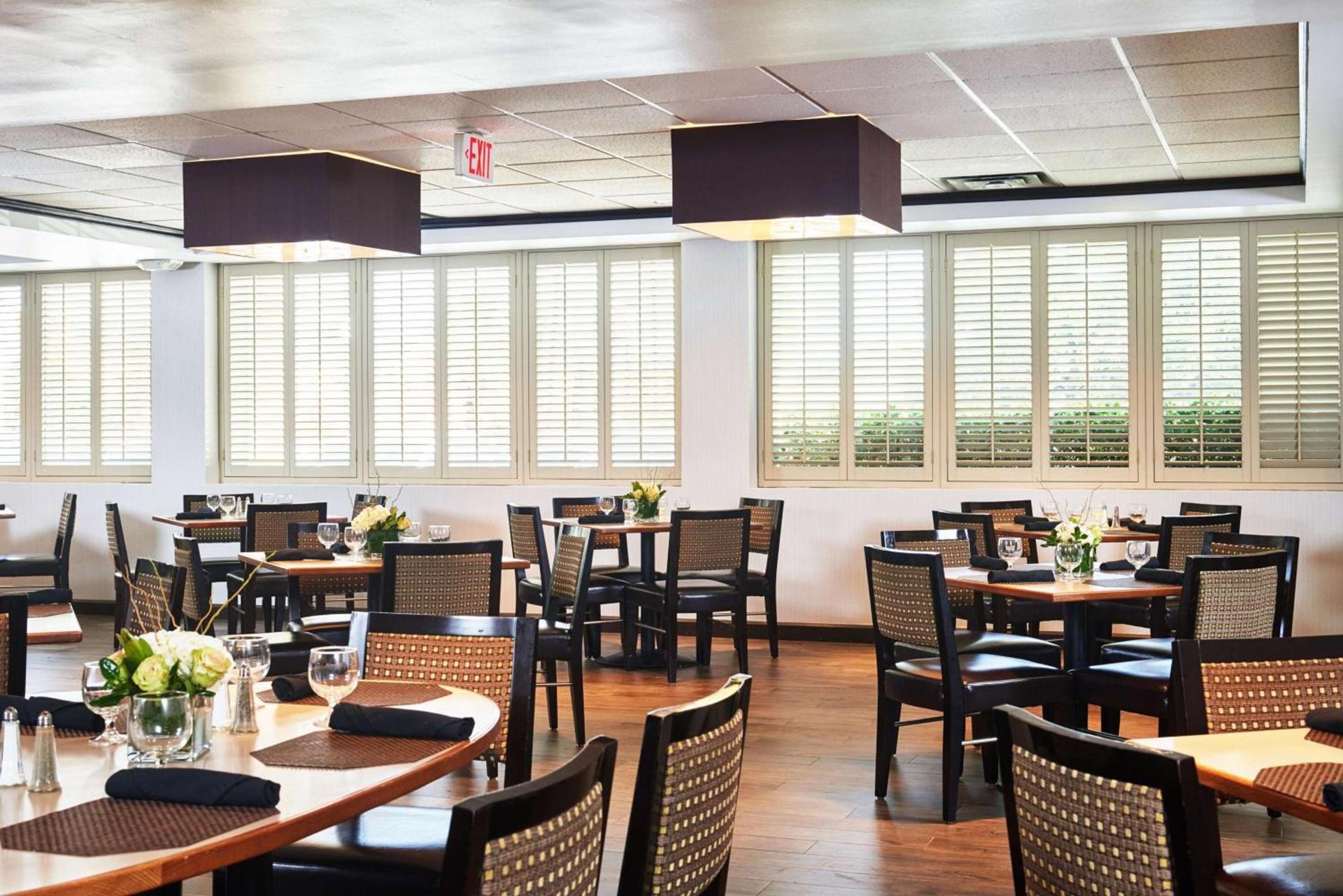 DoubleTree by Hilton Dallas Market Center photo 10