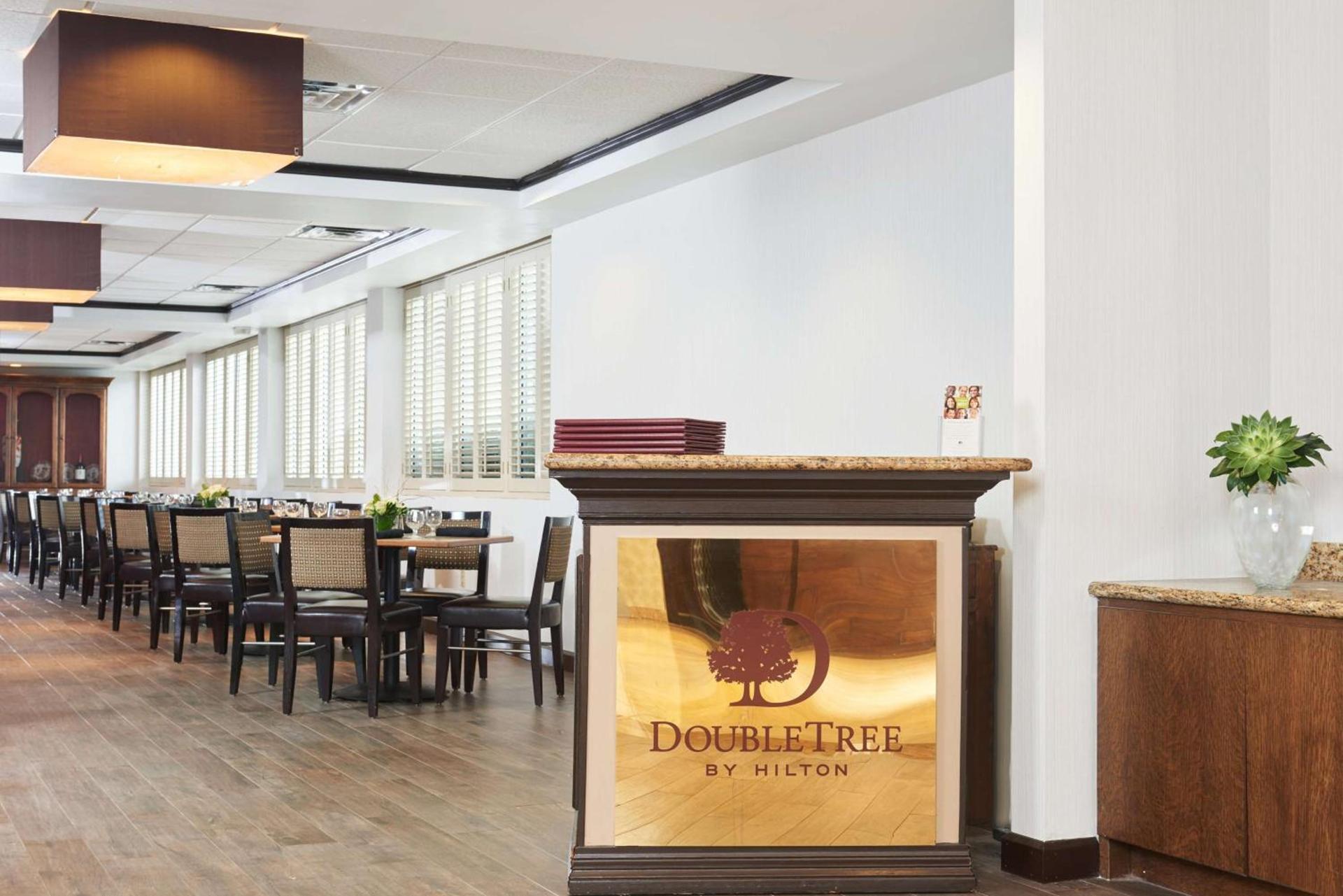DoubleTree by Hilton Dallas Market Center photo 12