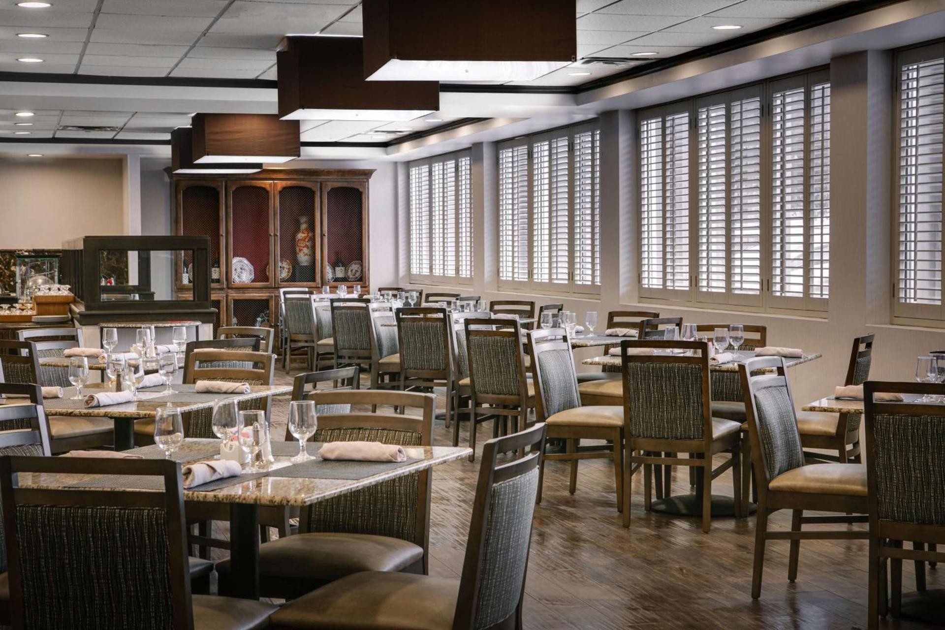 DoubleTree by Hilton Dallas Market Center photo 13