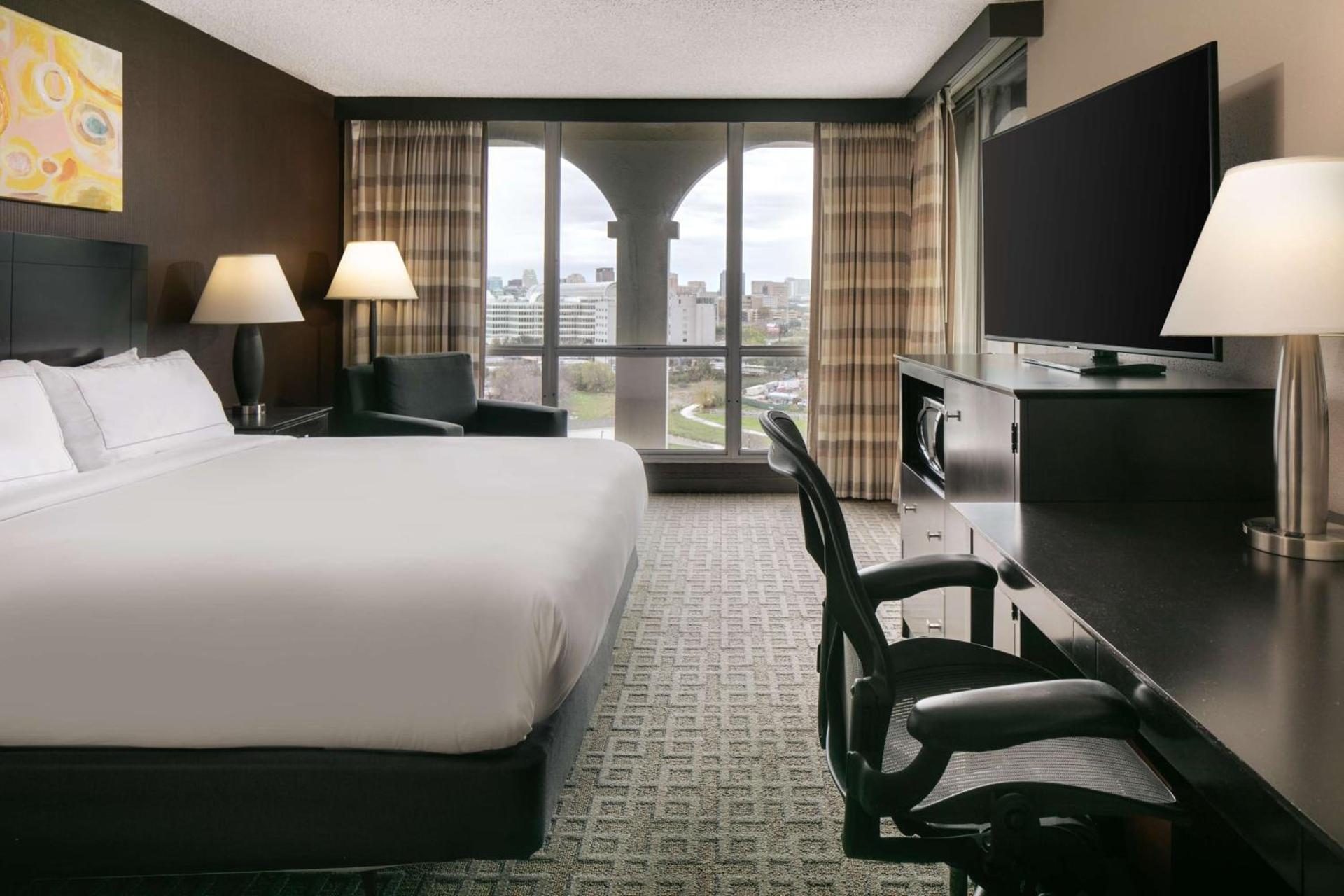 DoubleTree by Hilton Dallas Market Center photo 26