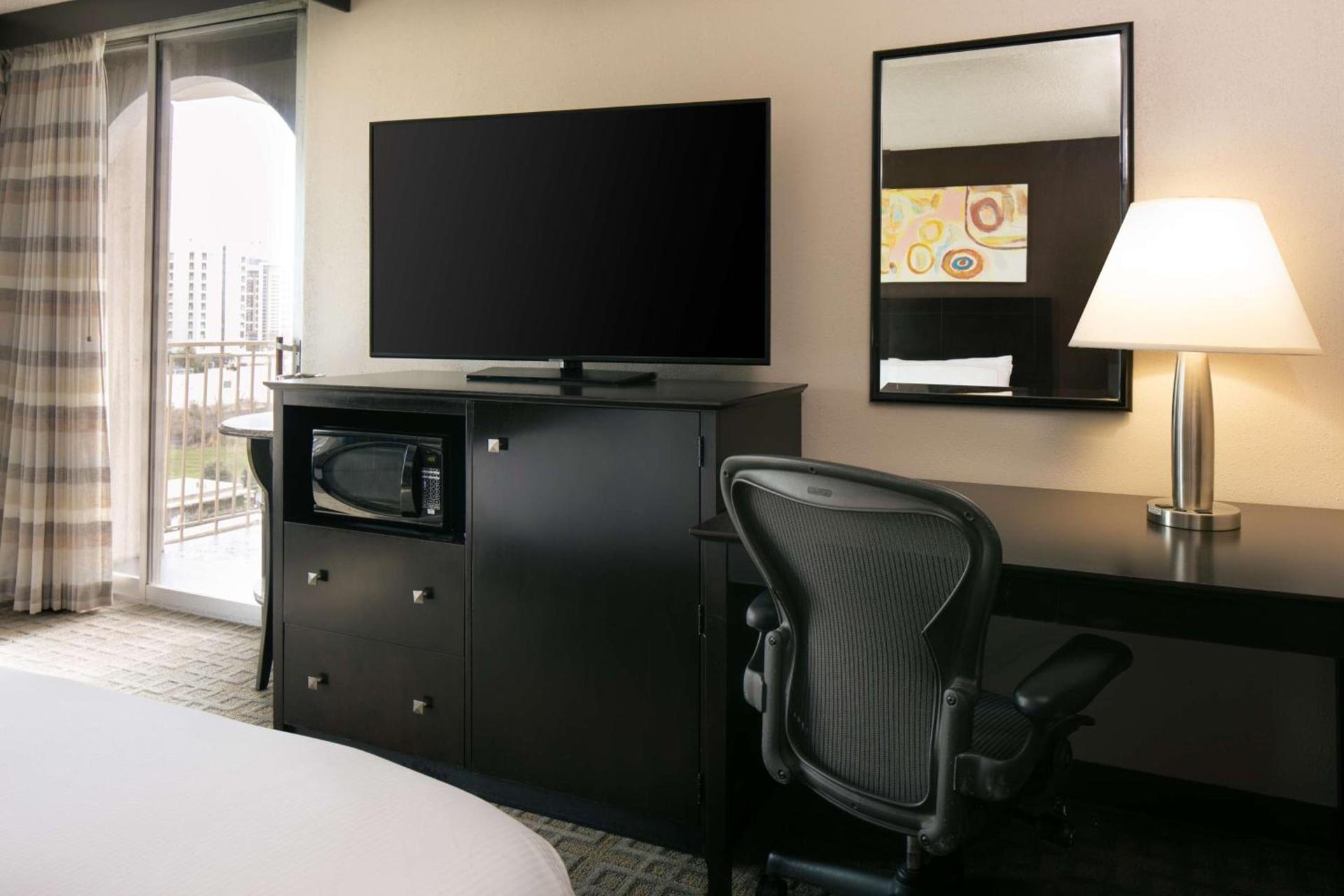 DoubleTree by Hilton Dallas Market Center photo 25