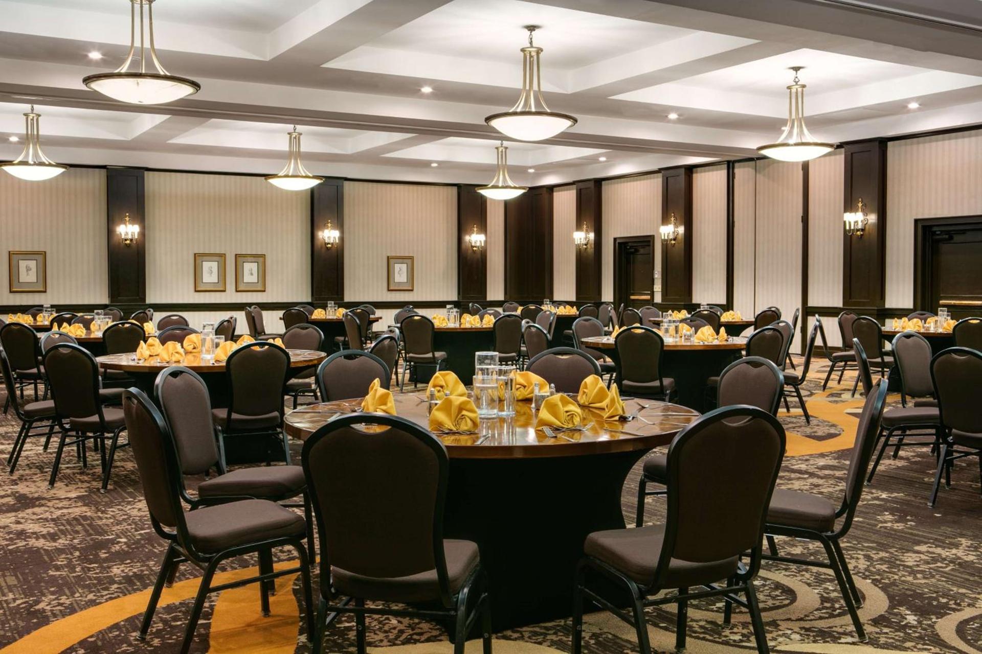 DoubleTree by Hilton Dallas Market Center photo 31