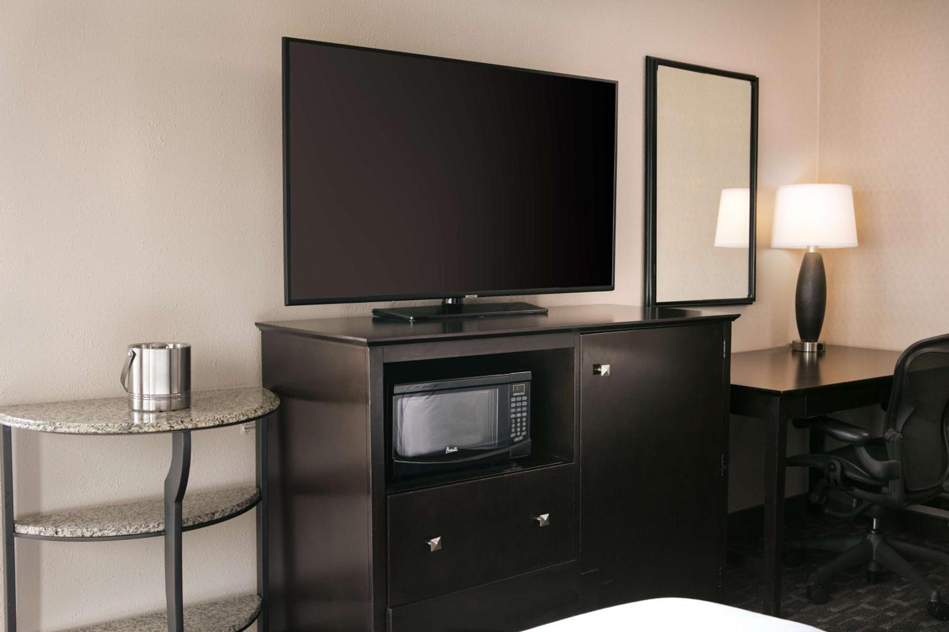 DoubleTree by Hilton Dallas Market Center photo 44