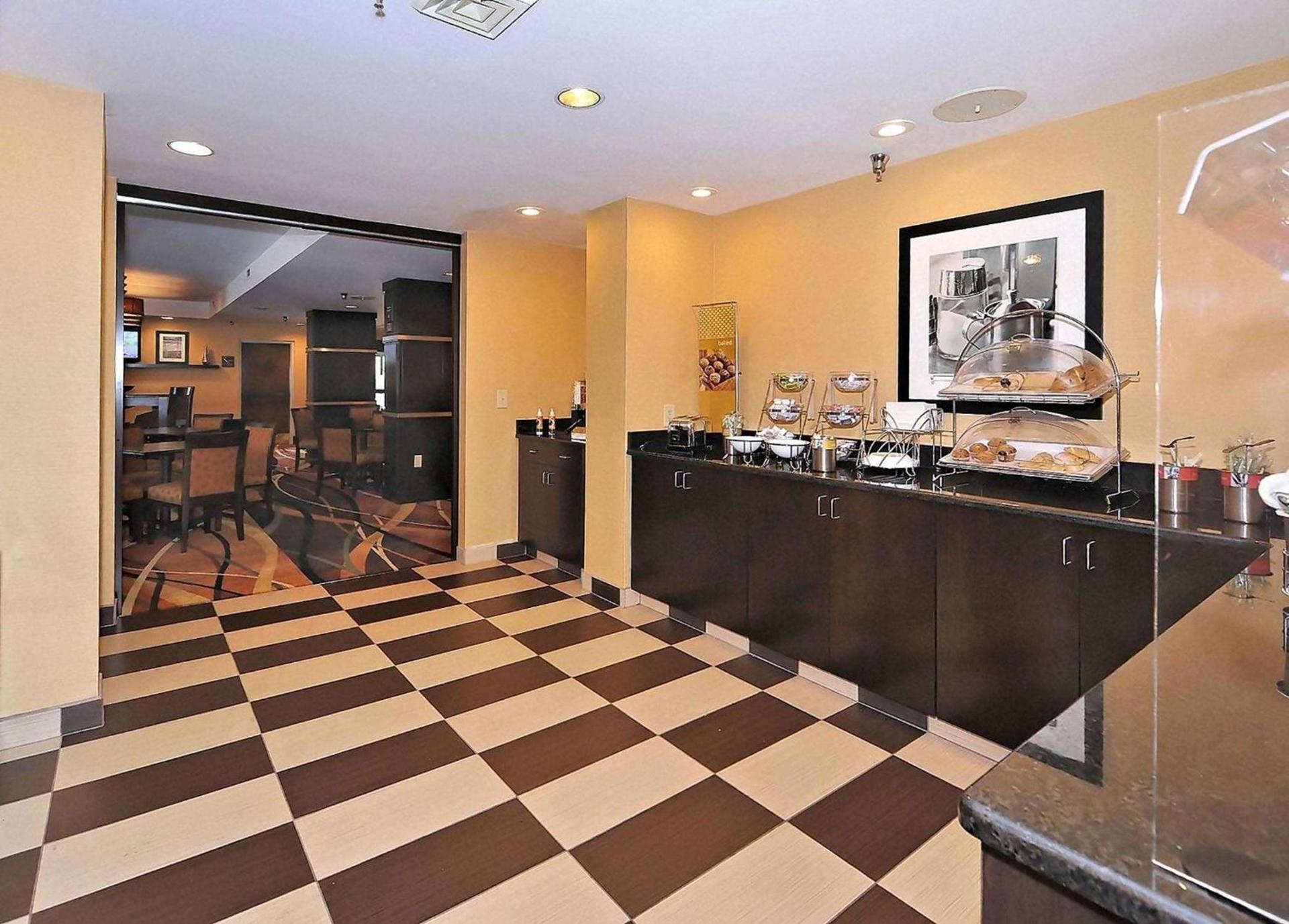 Hampton Inn Eden photo 9
