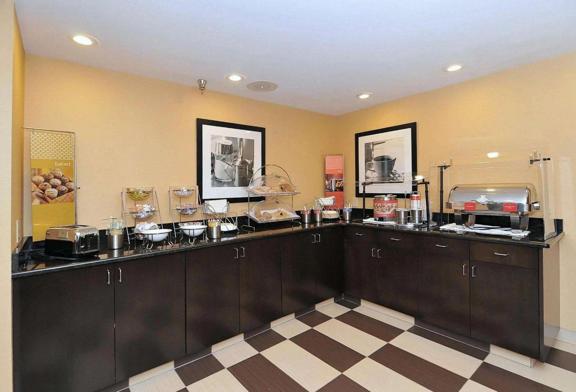 Hampton Inn Eden photo 11