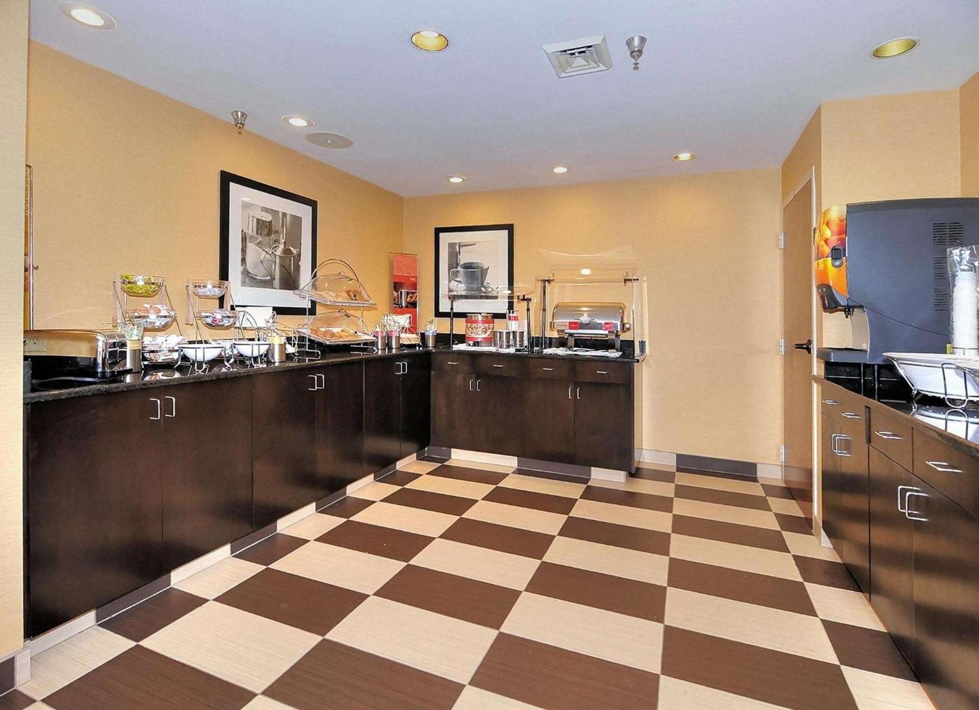 Hampton Inn Eden photo 13
