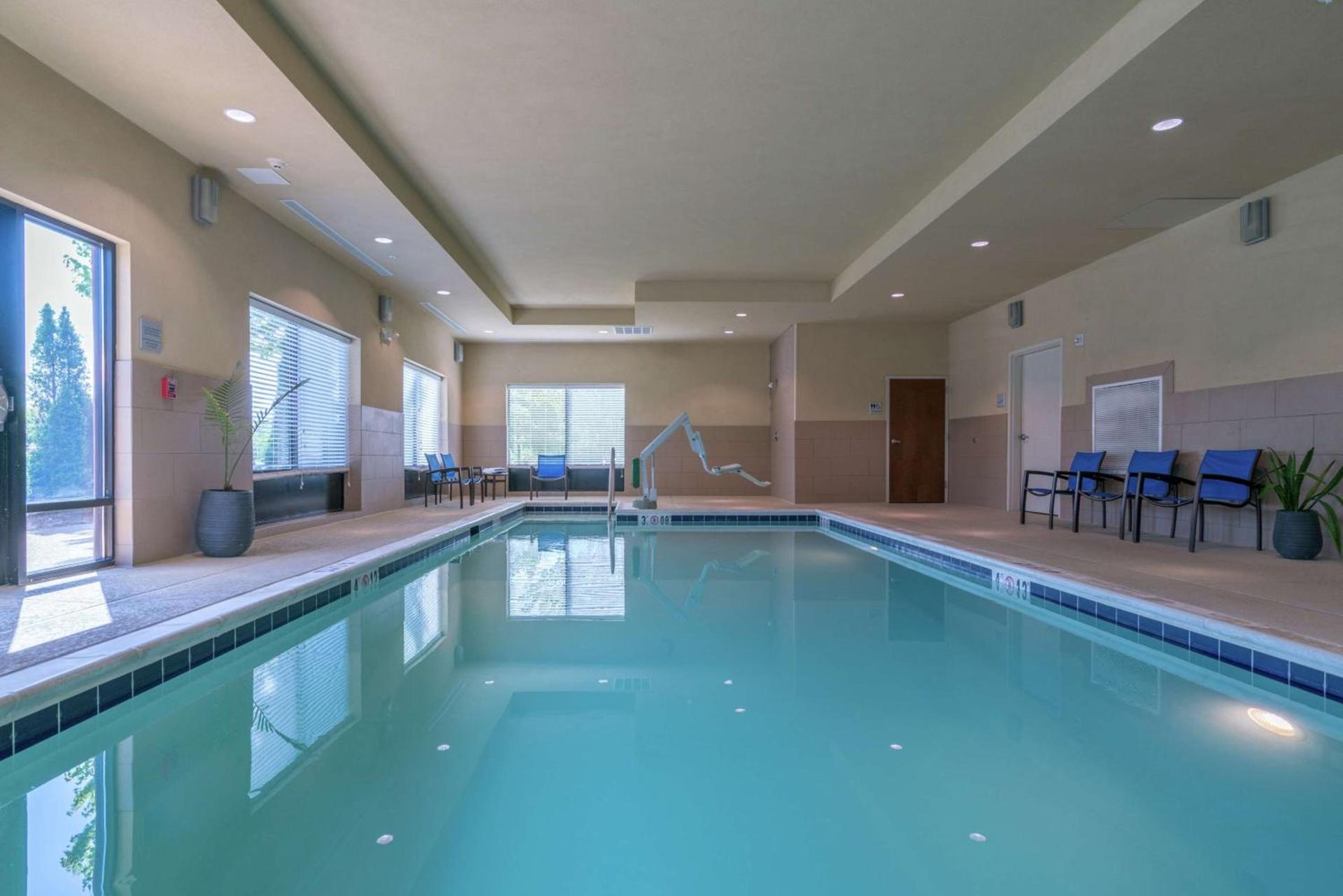 Hampton Inn Dahlgren photo 10