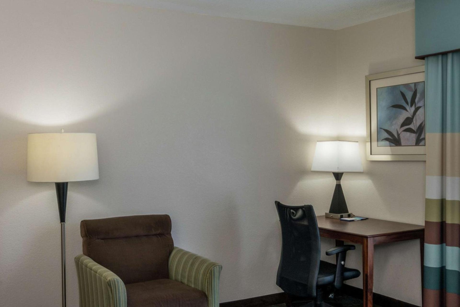 Hampton Inn Dahlgren photo 38