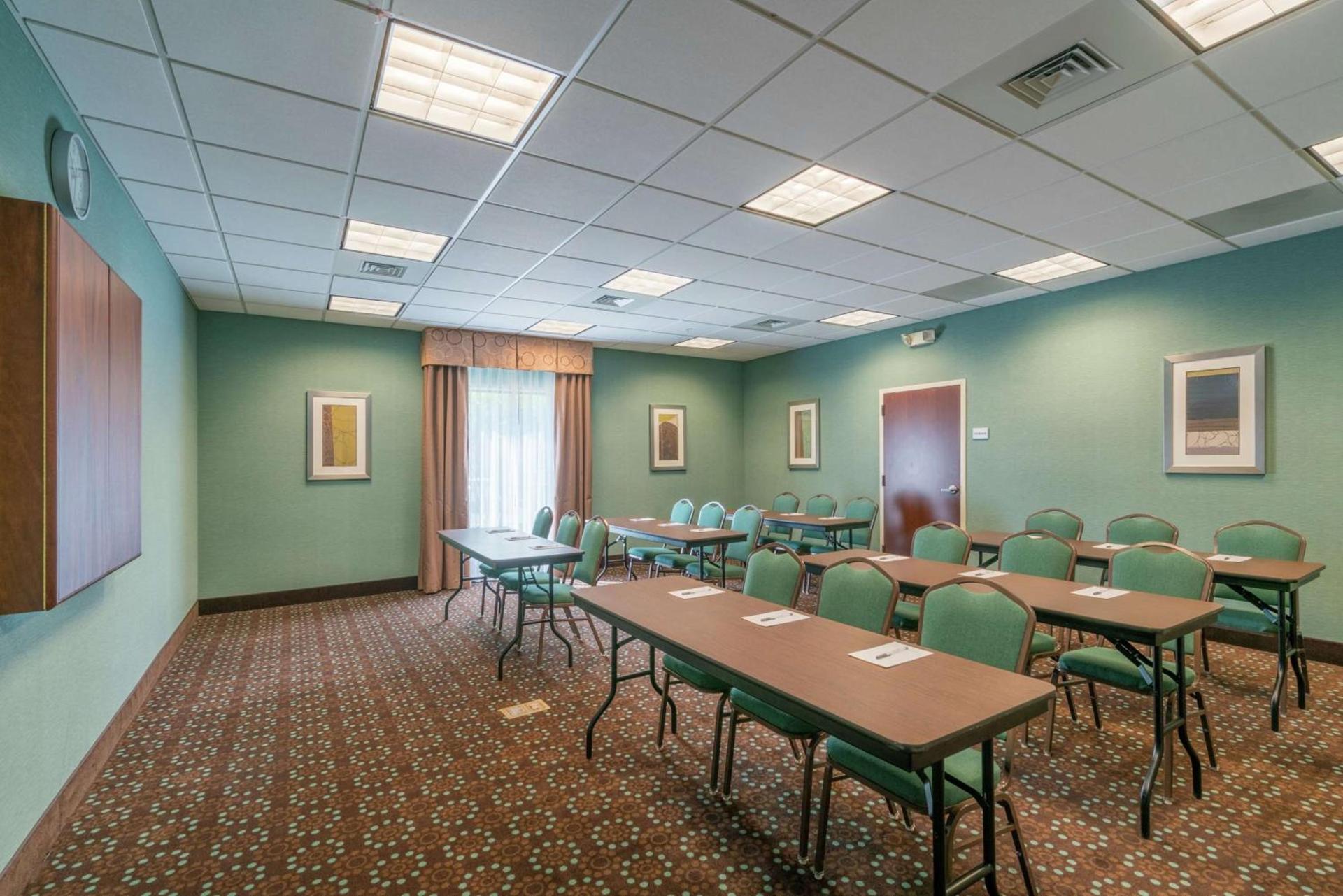 Hampton Inn Dahlgren photo 55