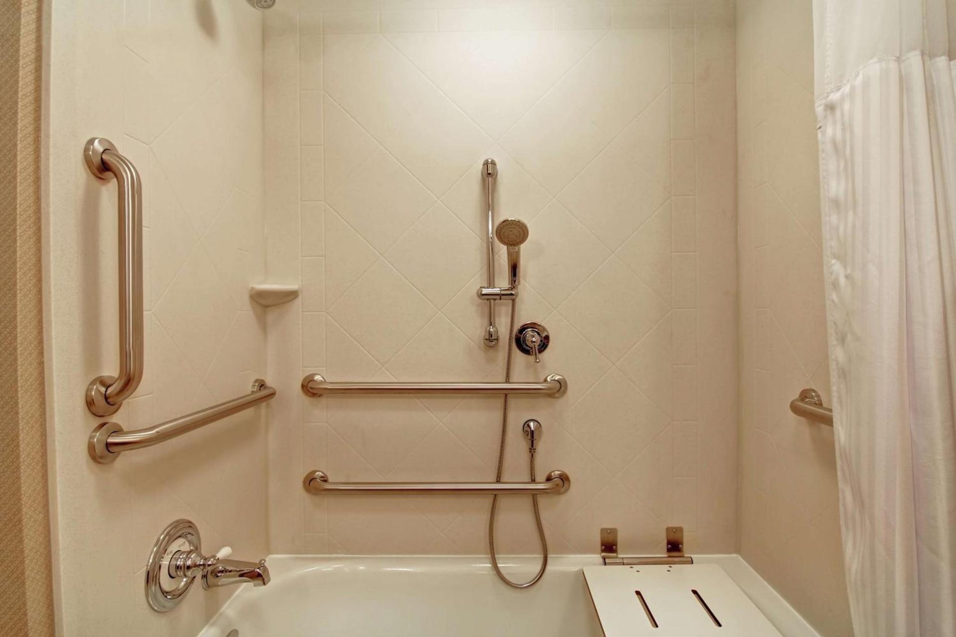 Hilton Garden Inn Woodbridge photo 12