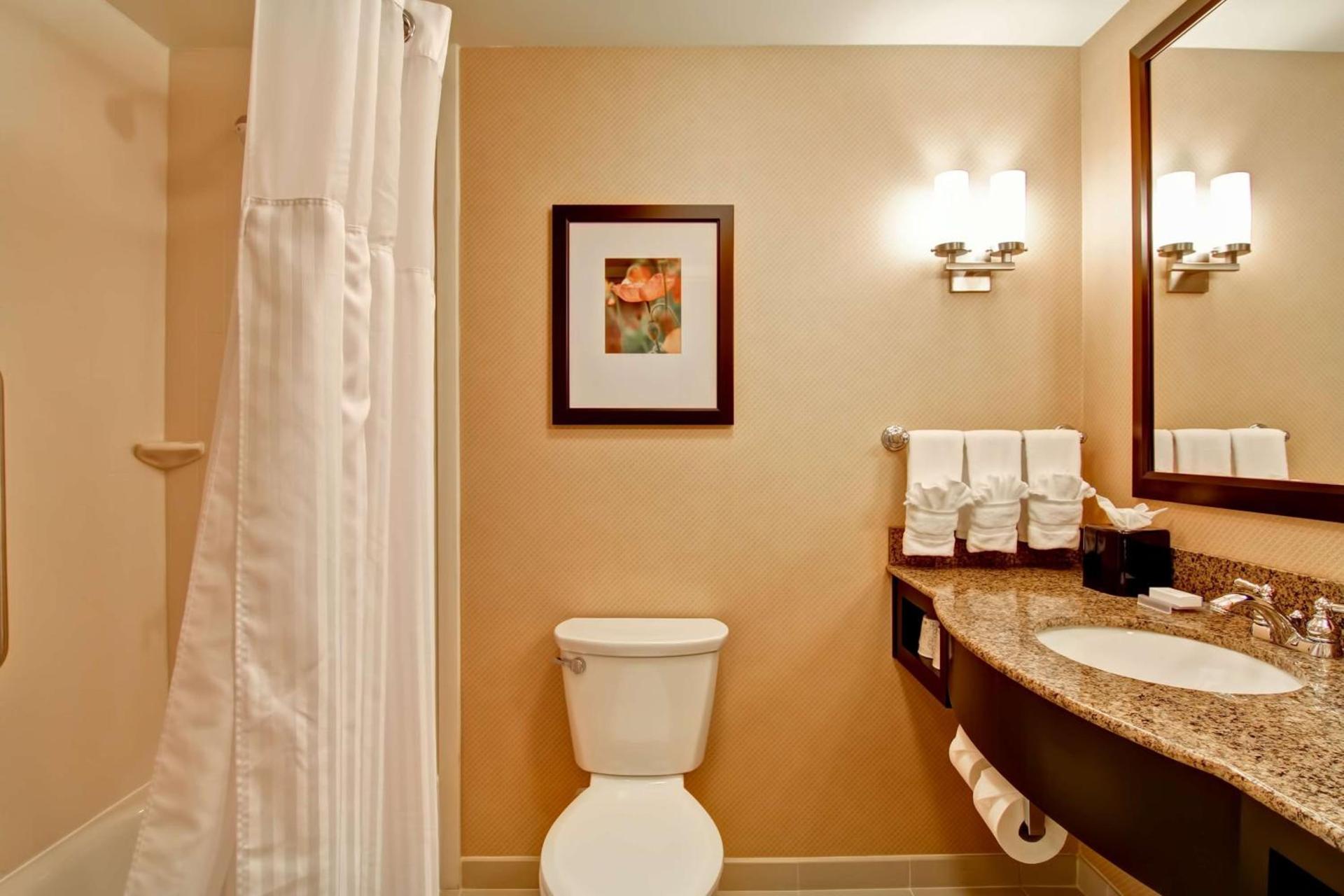Hilton Garden Inn Woodbridge photo 13