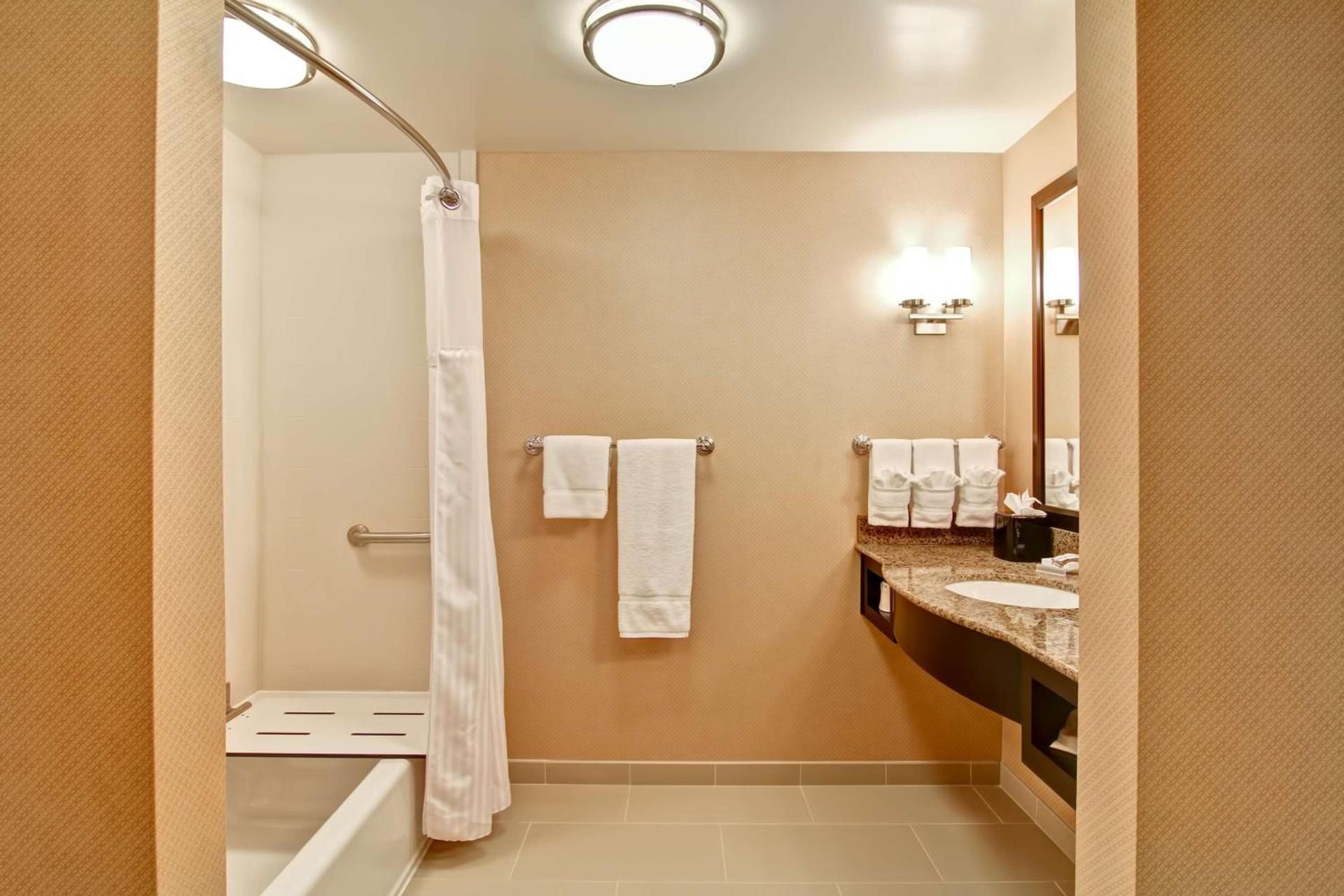 Hilton Garden Inn Woodbridge photo 14