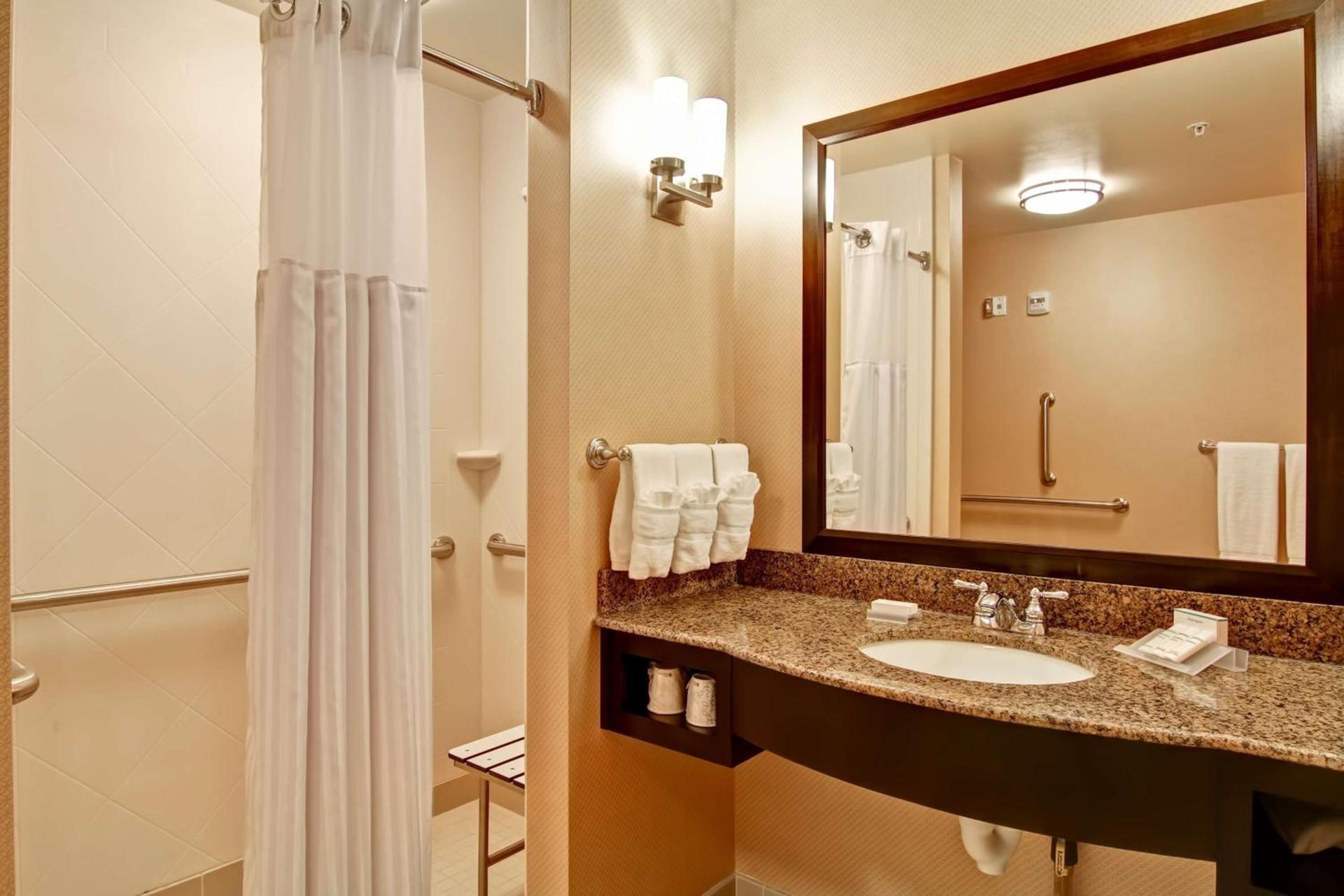 Hilton Garden Inn Woodbridge photo 16
