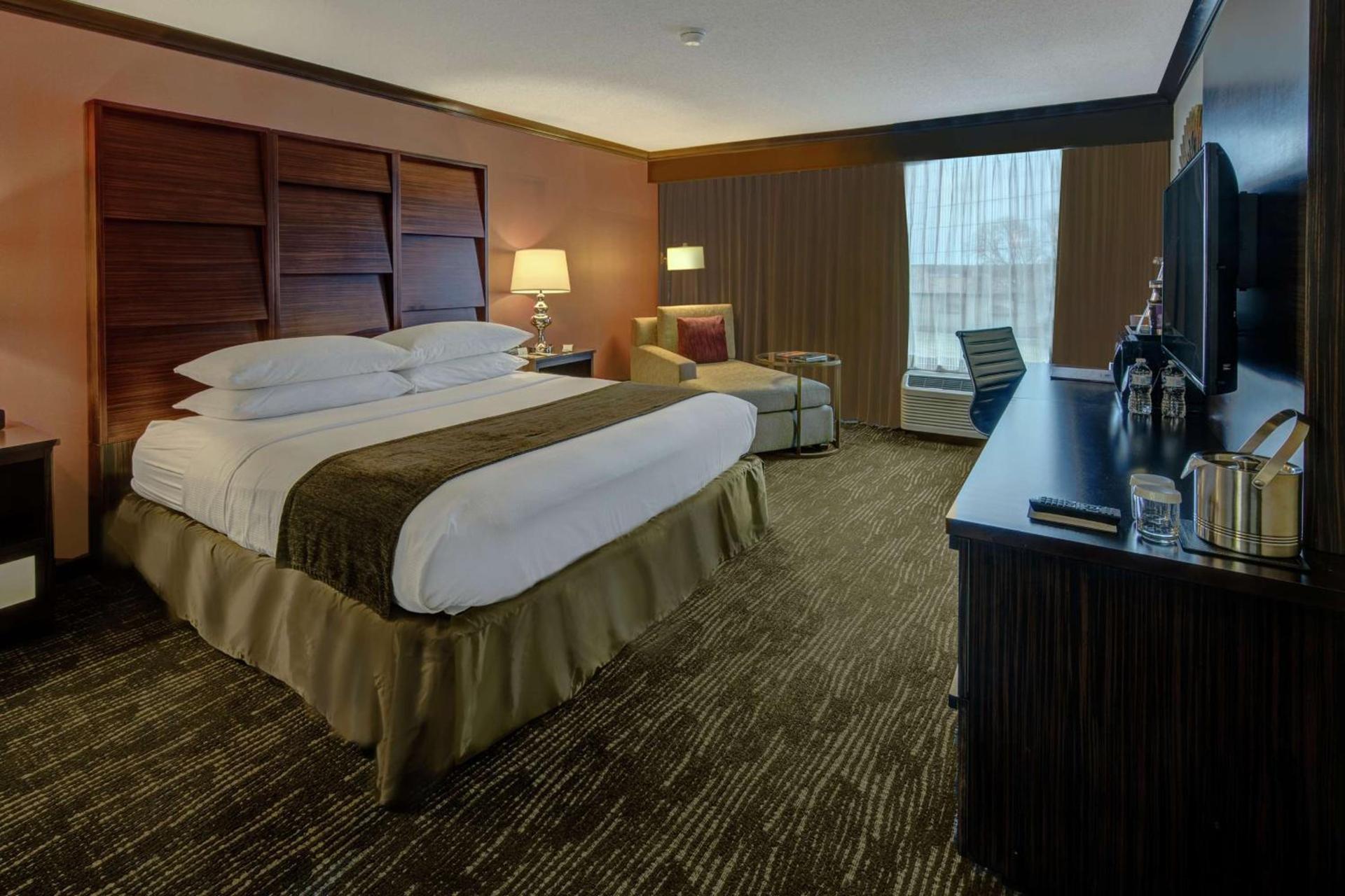 DoubleTree by Hilton Decatur Riverfront photo 16