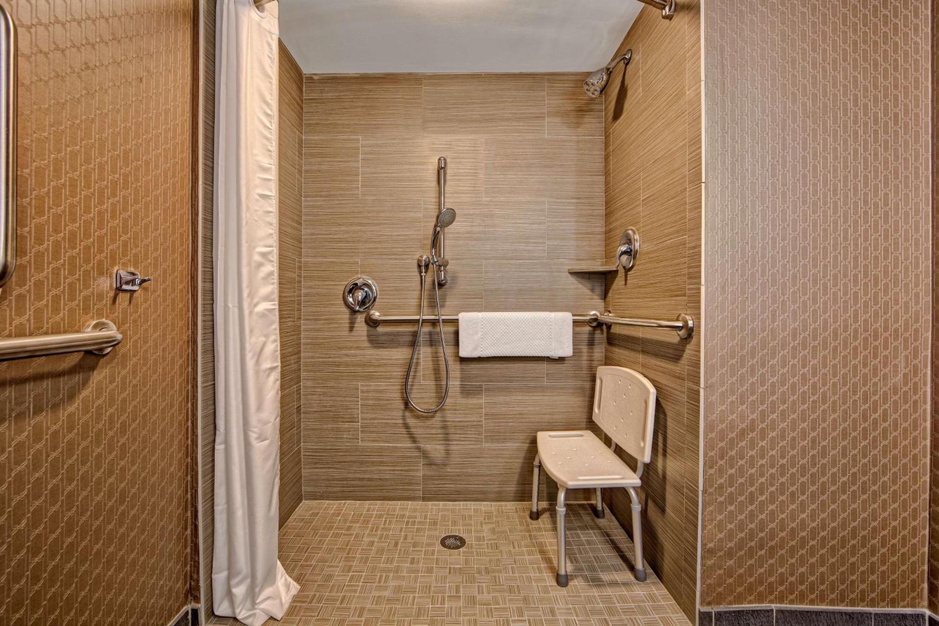 DoubleTree by Hilton Decatur Riverfront photo 29