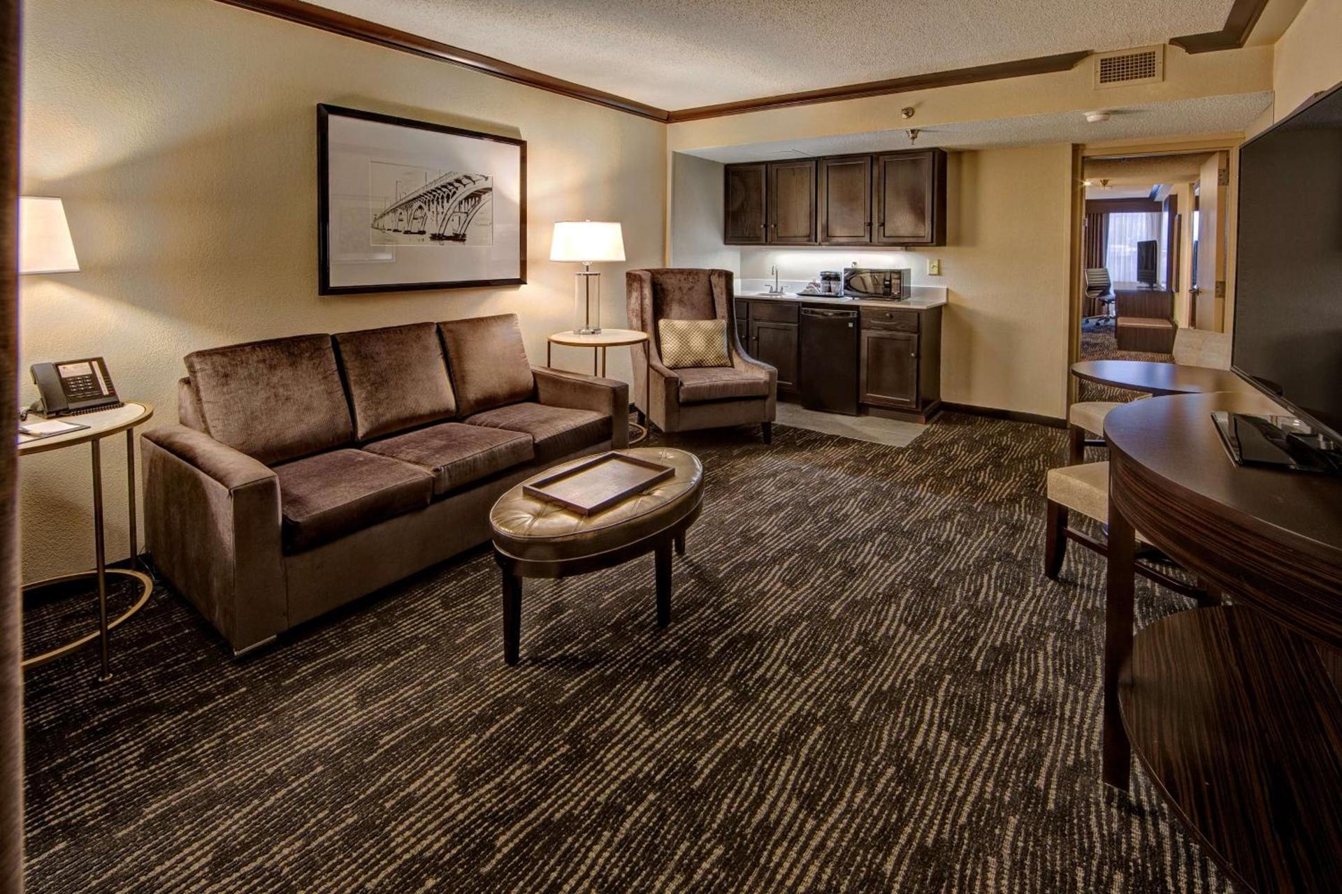 DoubleTree by Hilton Decatur Riverfront photo 32