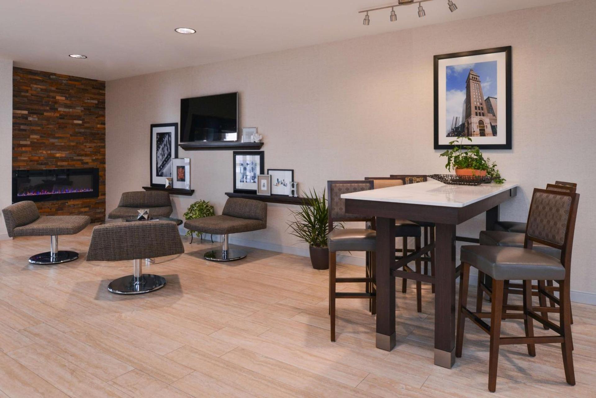 Hampton Inn & Suites Denver-Speer Boulevard photo 2