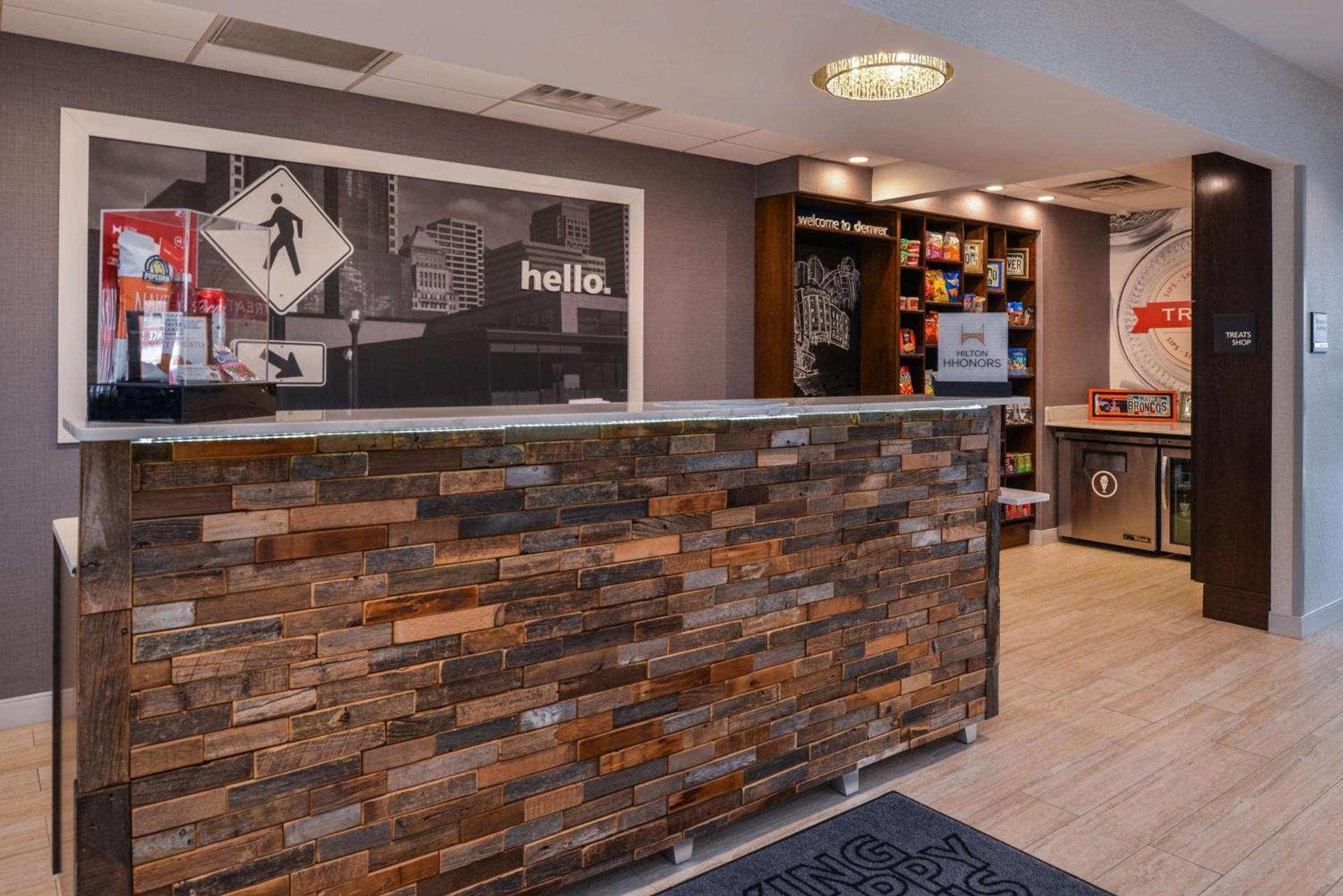 Hampton Inn & Suites Denver-Speer Boulevard photo 3
