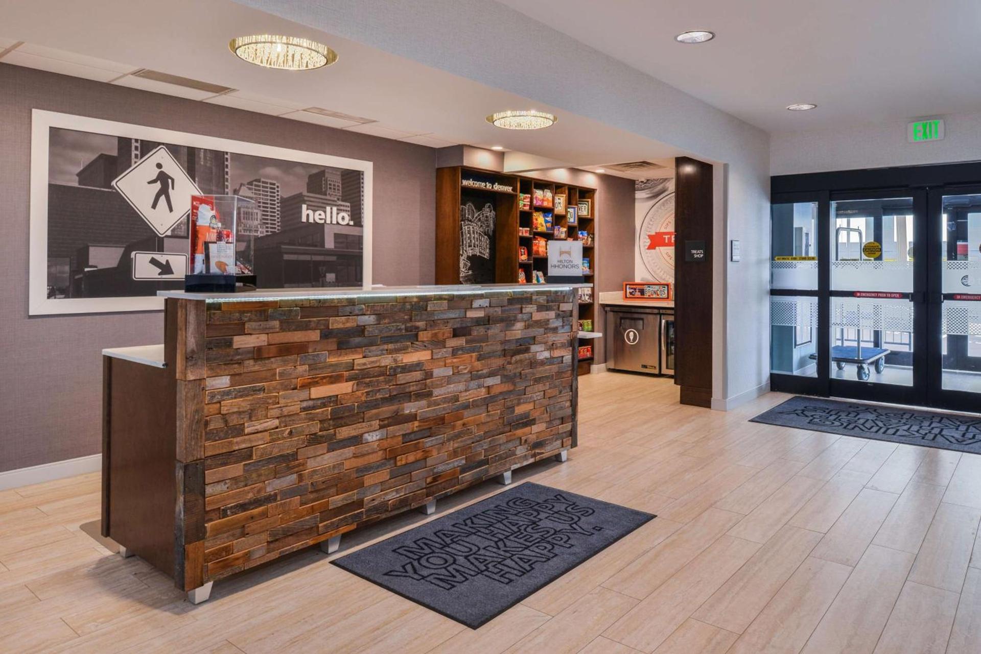 Hampton Inn & Suites Denver-Speer Boulevard photo 4