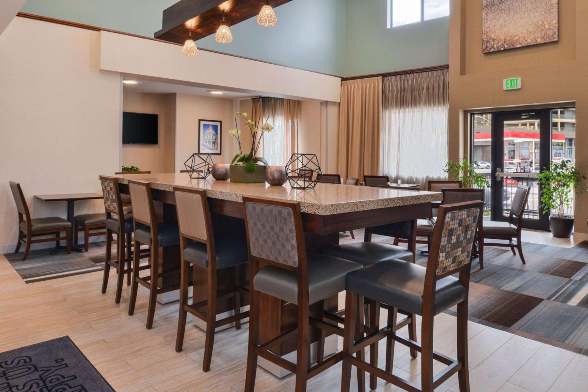 Hampton Inn & Suites Denver-Speer Boulevard photo 8
