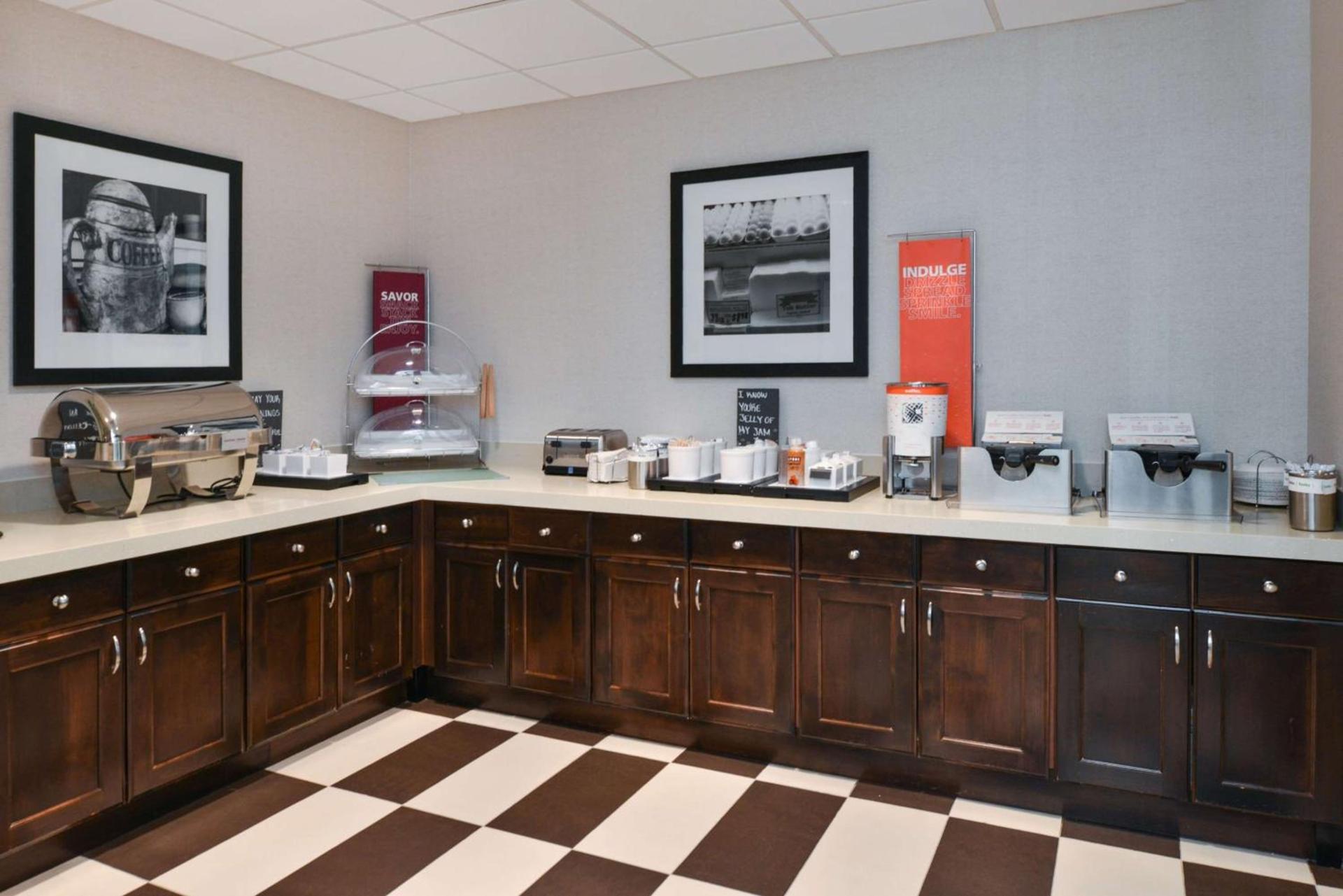 Hampton Inn & Suites Denver-Speer Boulevard photo 9
