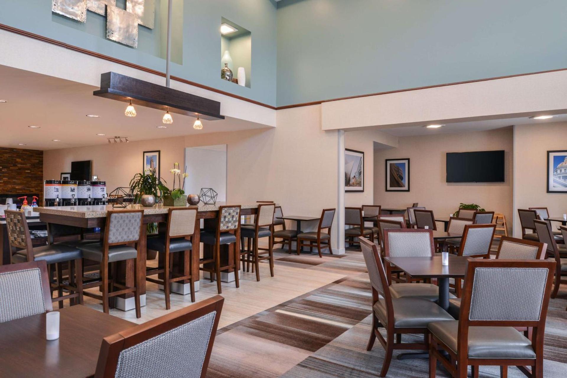 Hampton Inn & Suites Denver-Speer Boulevard photo 10
