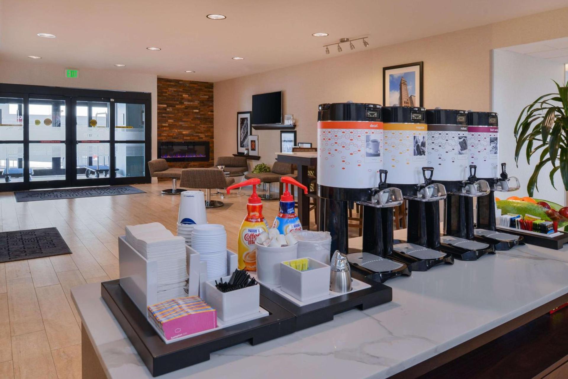 Hampton Inn & Suites Denver-Speer Boulevard photo 12