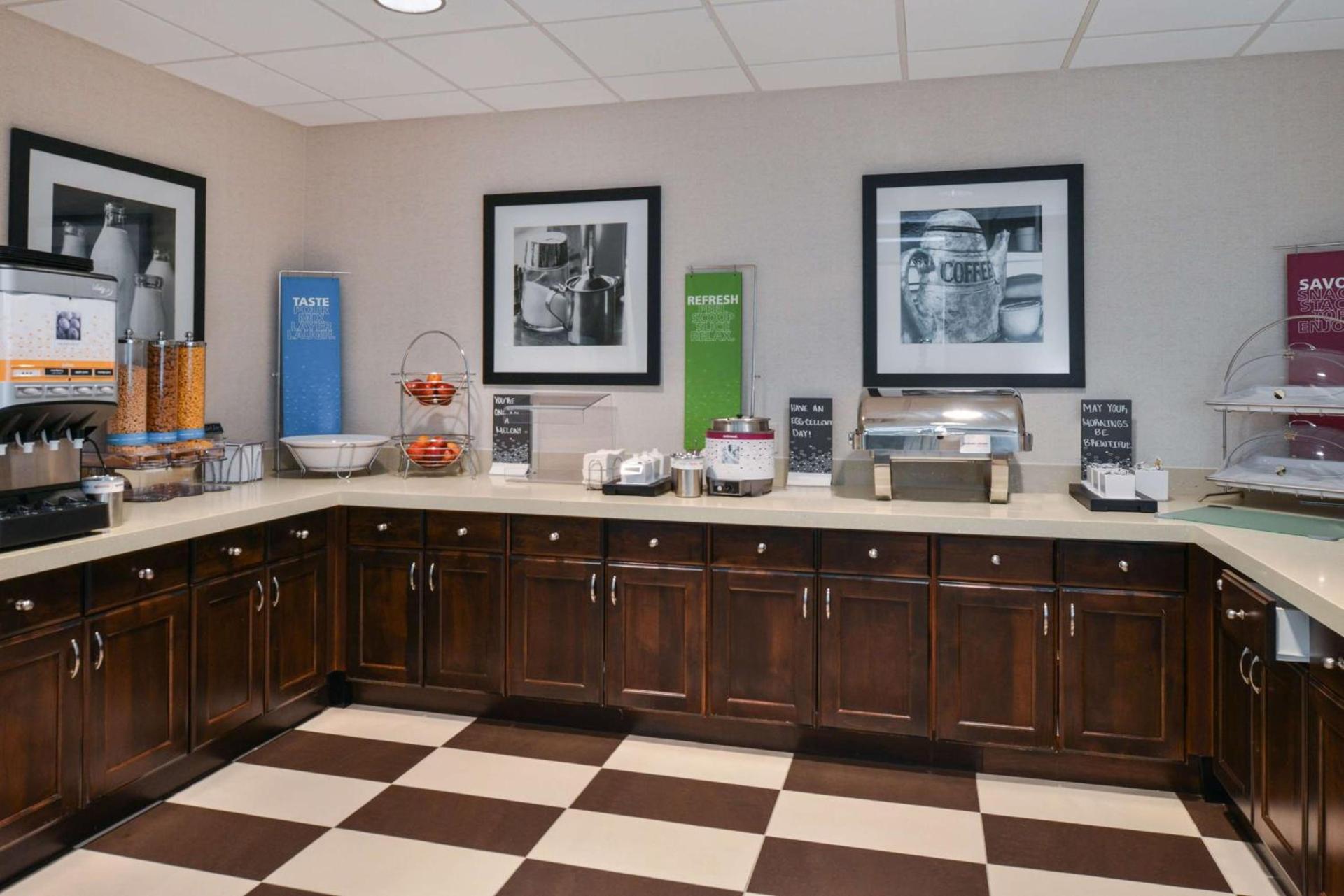 Hampton Inn & Suites Denver-Speer Boulevard photo 13