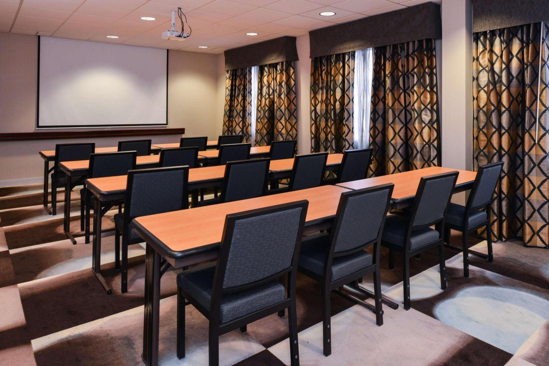 Hampton Inn & Suites Denver-Speer Boulevard photo 40
