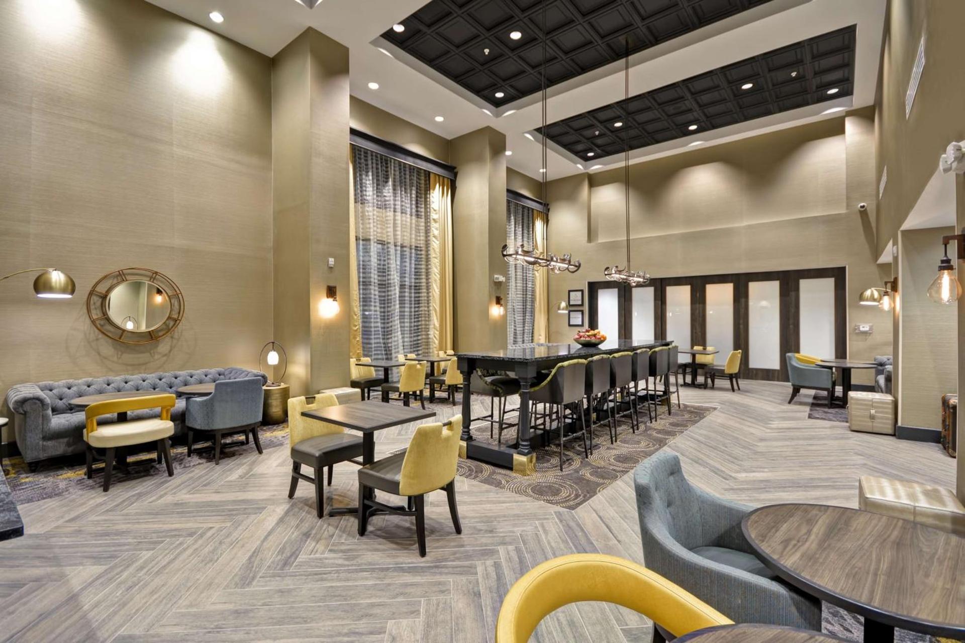 Hampton Inn & Suites Detroit/Warren photo 6