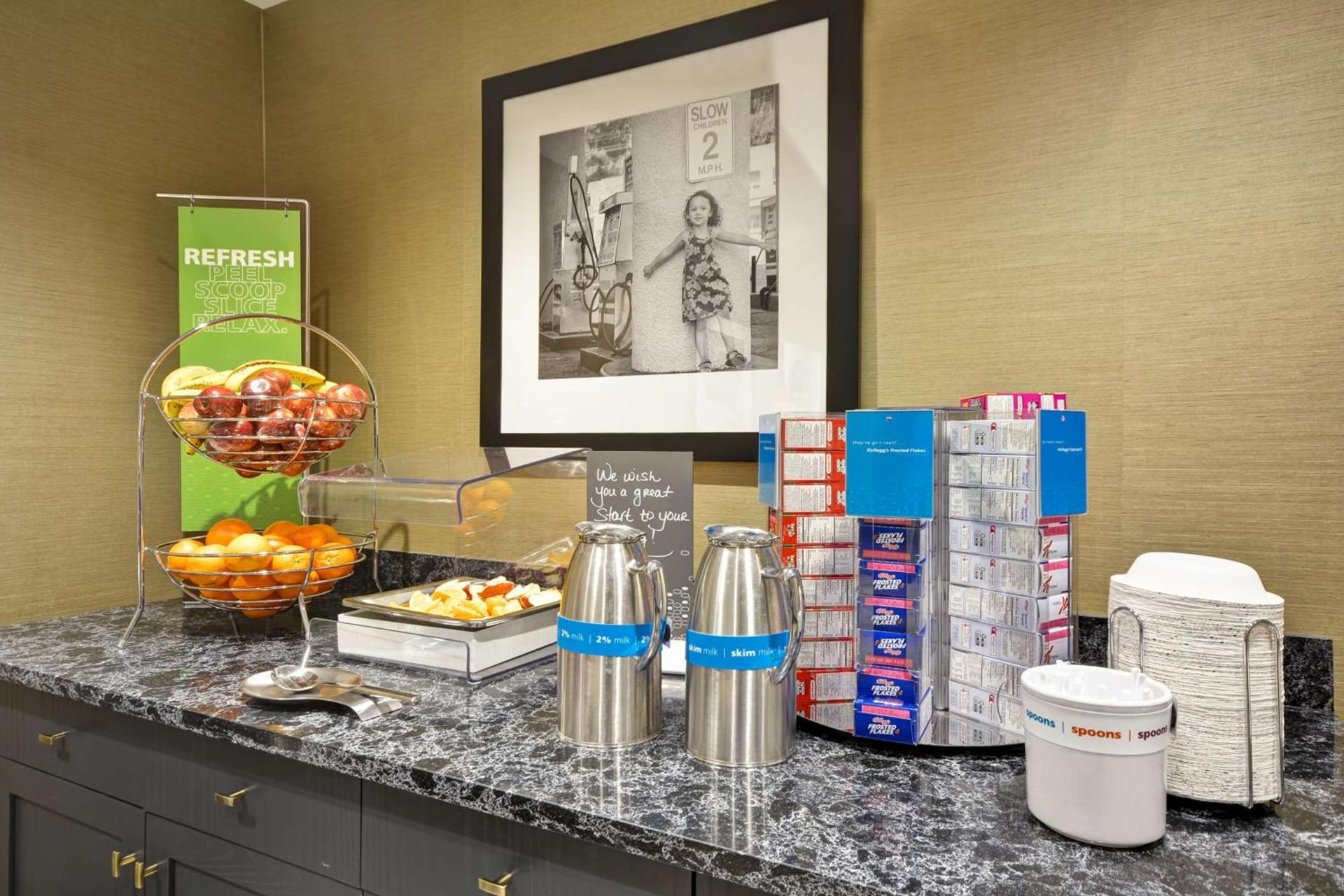 Hampton Inn & Suites Detroit/Warren photo 12