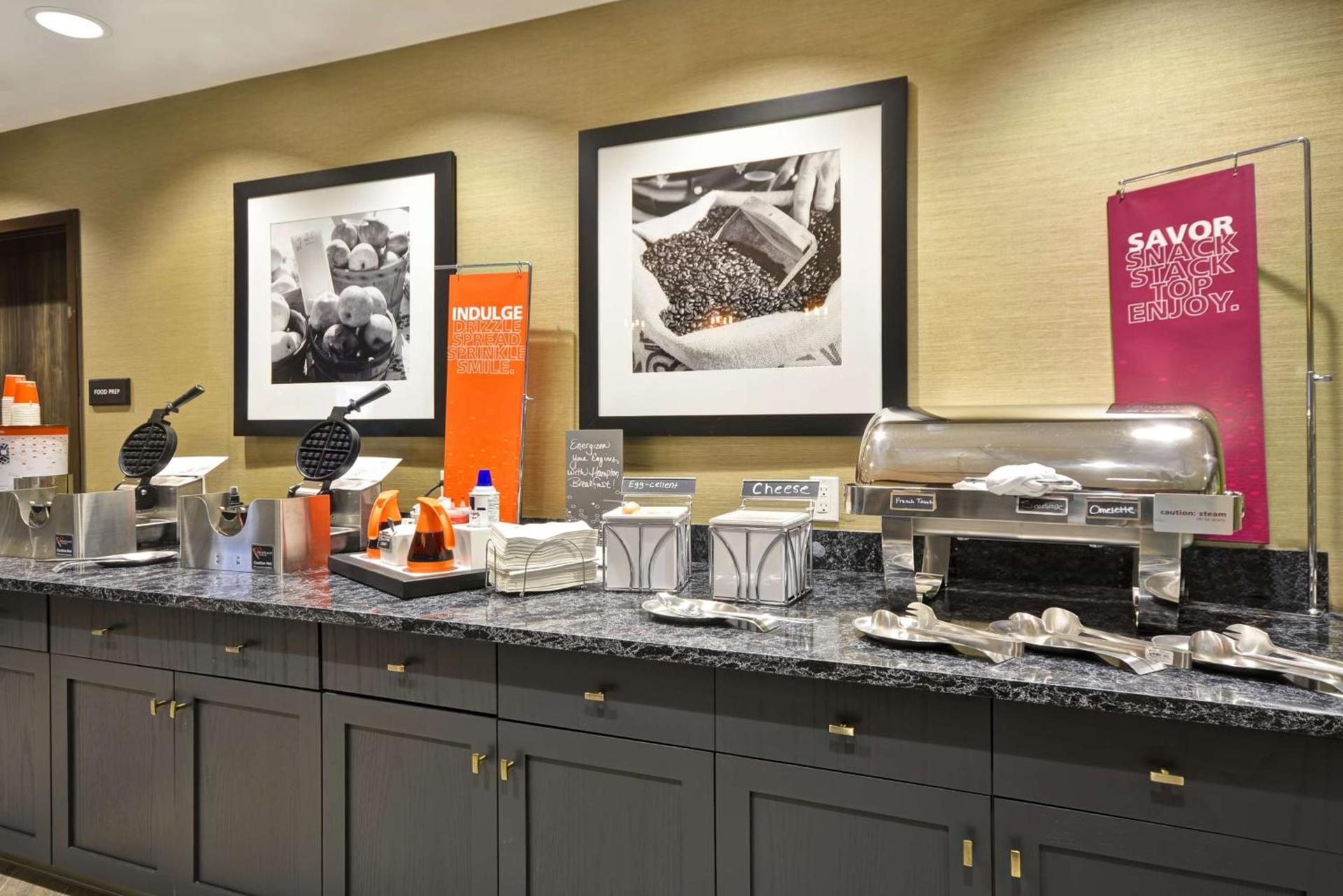Hampton Inn & Suites Detroit/Warren photo 2