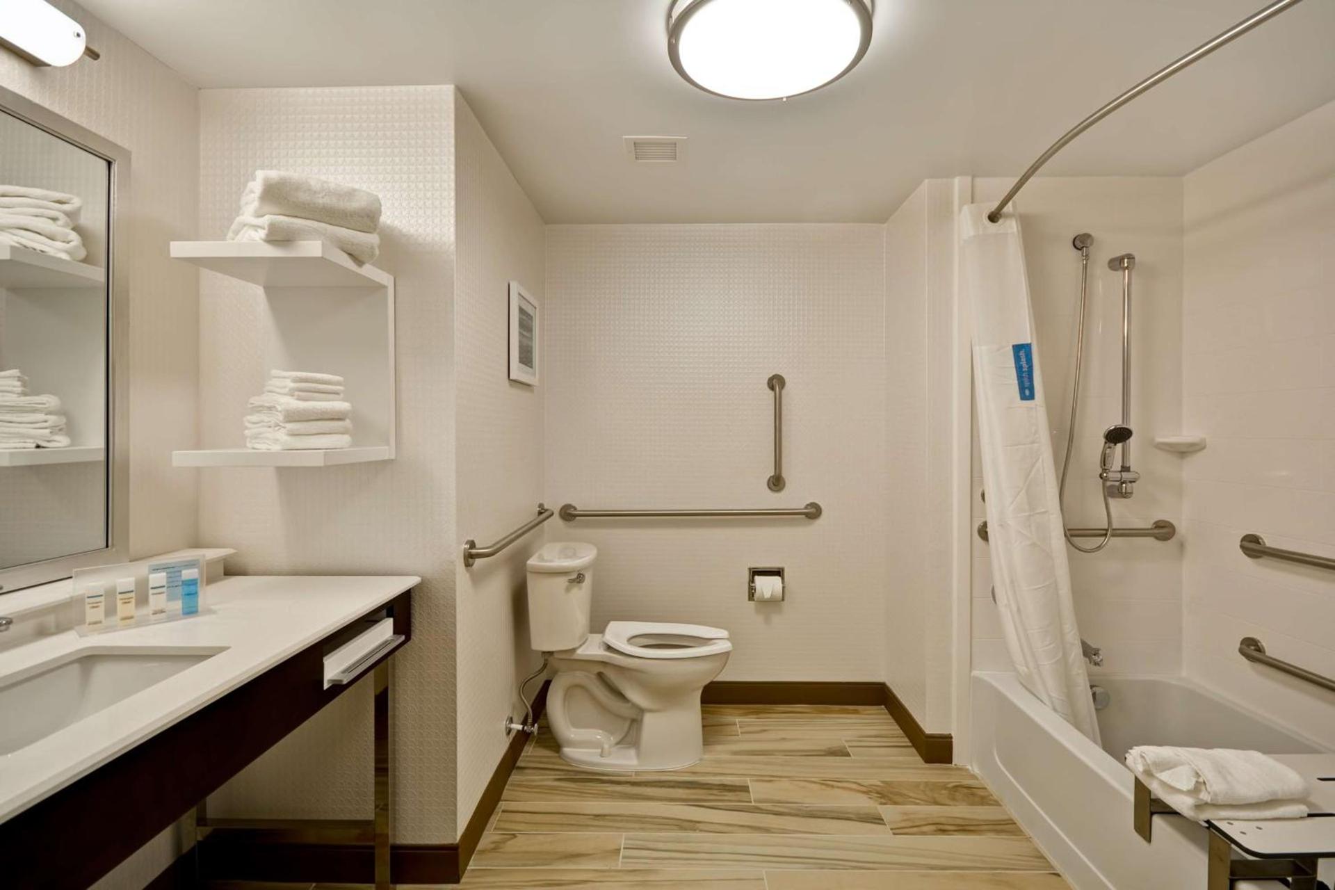 Hampton Inn & Suites Detroit/Warren photo 15