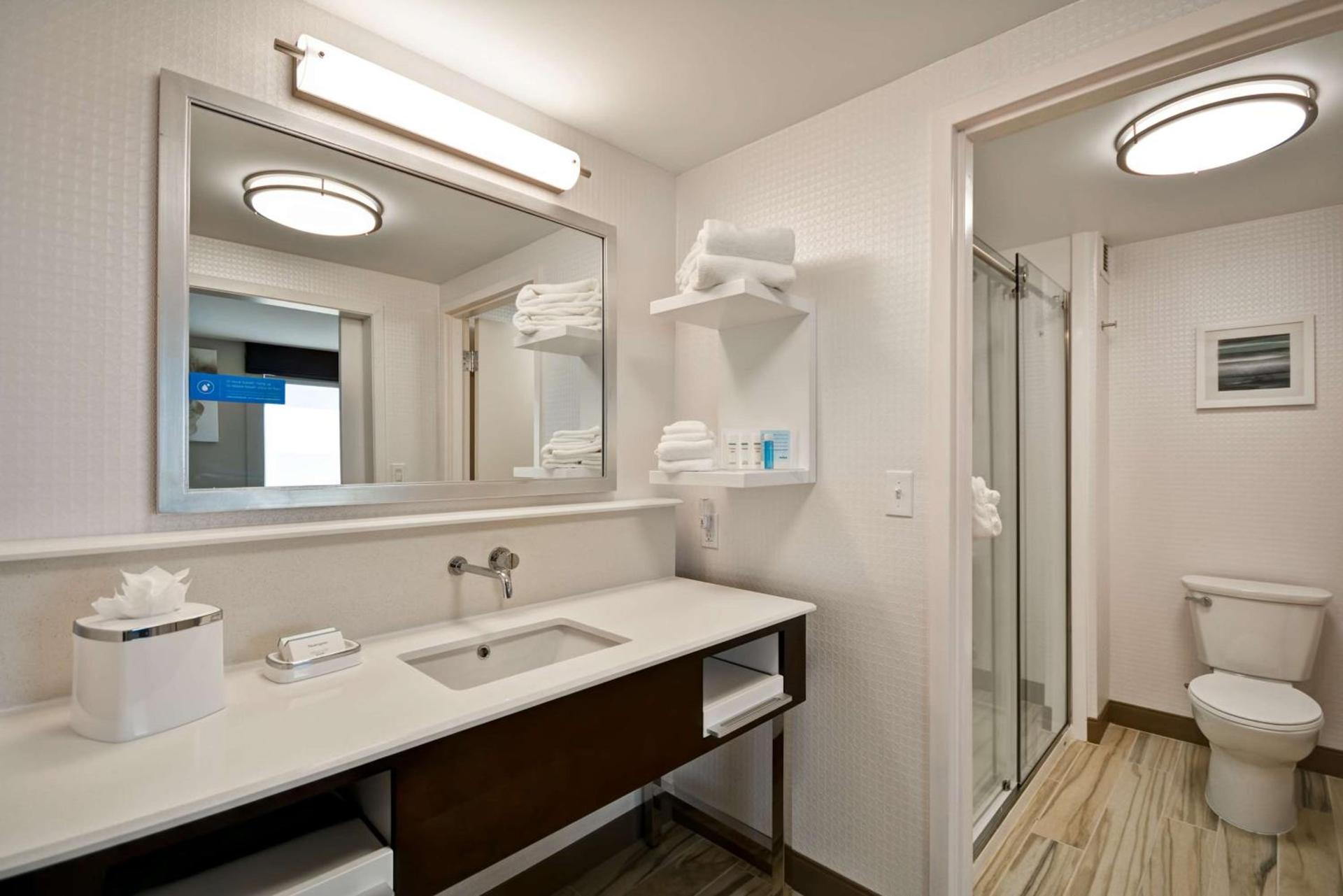 Hampton Inn & Suites Detroit/Warren photo 16