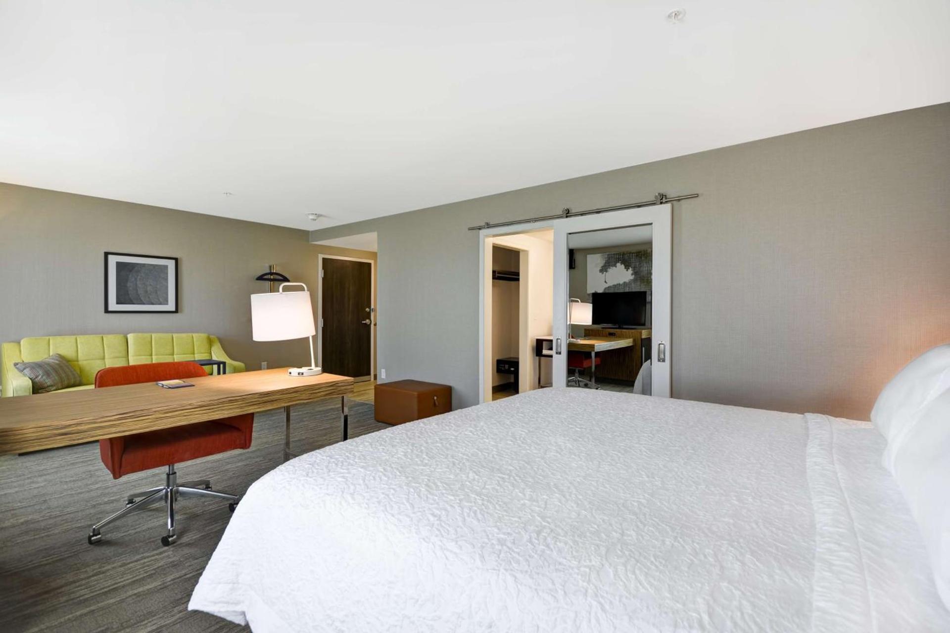 Hampton Inn & Suites Detroit/Warren photo 18