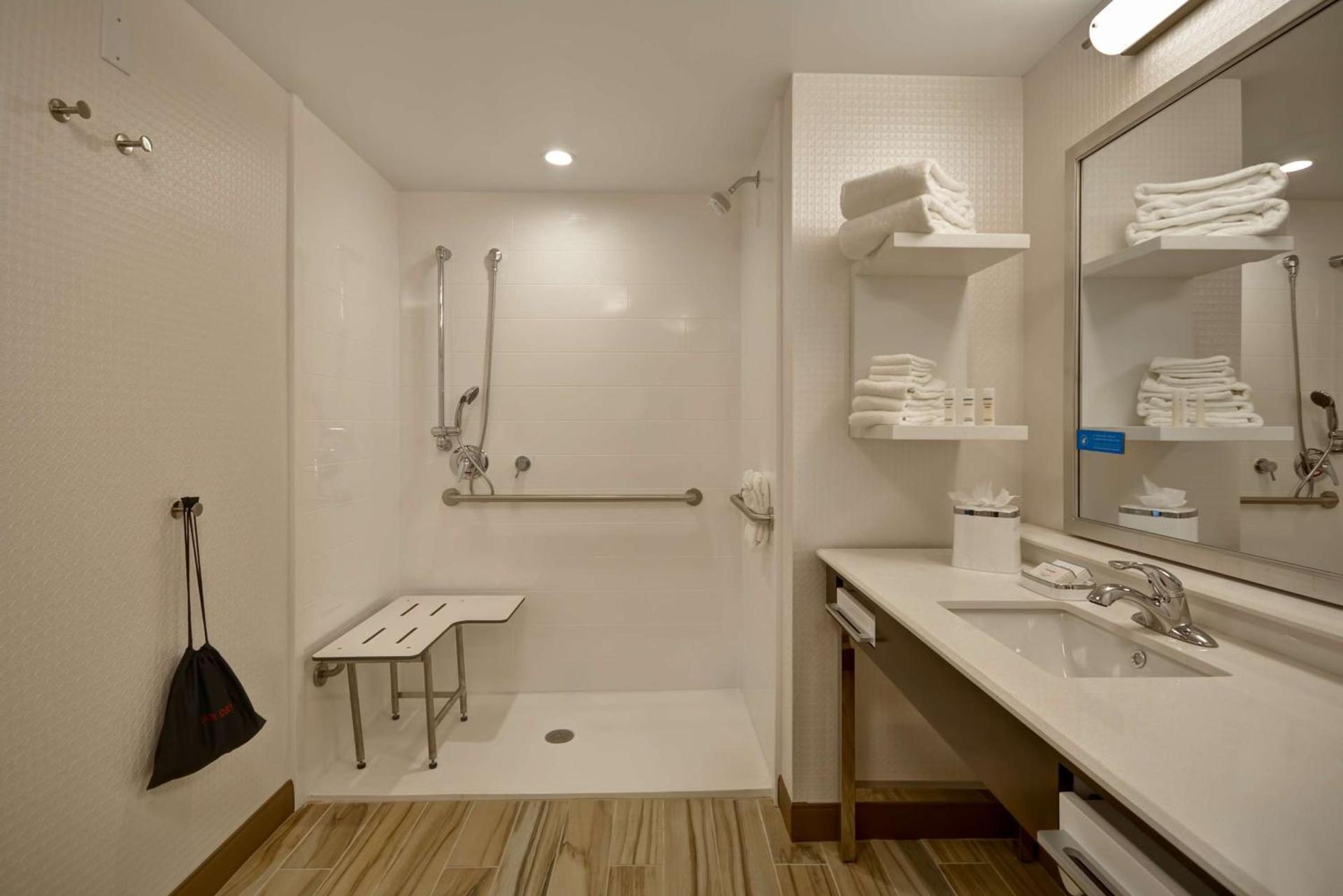 Hampton Inn & Suites Detroit/Warren photo 21