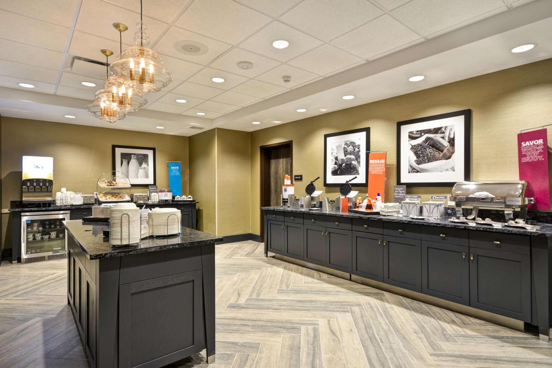 Hampton Inn & Suites Detroit/Warren photo 11