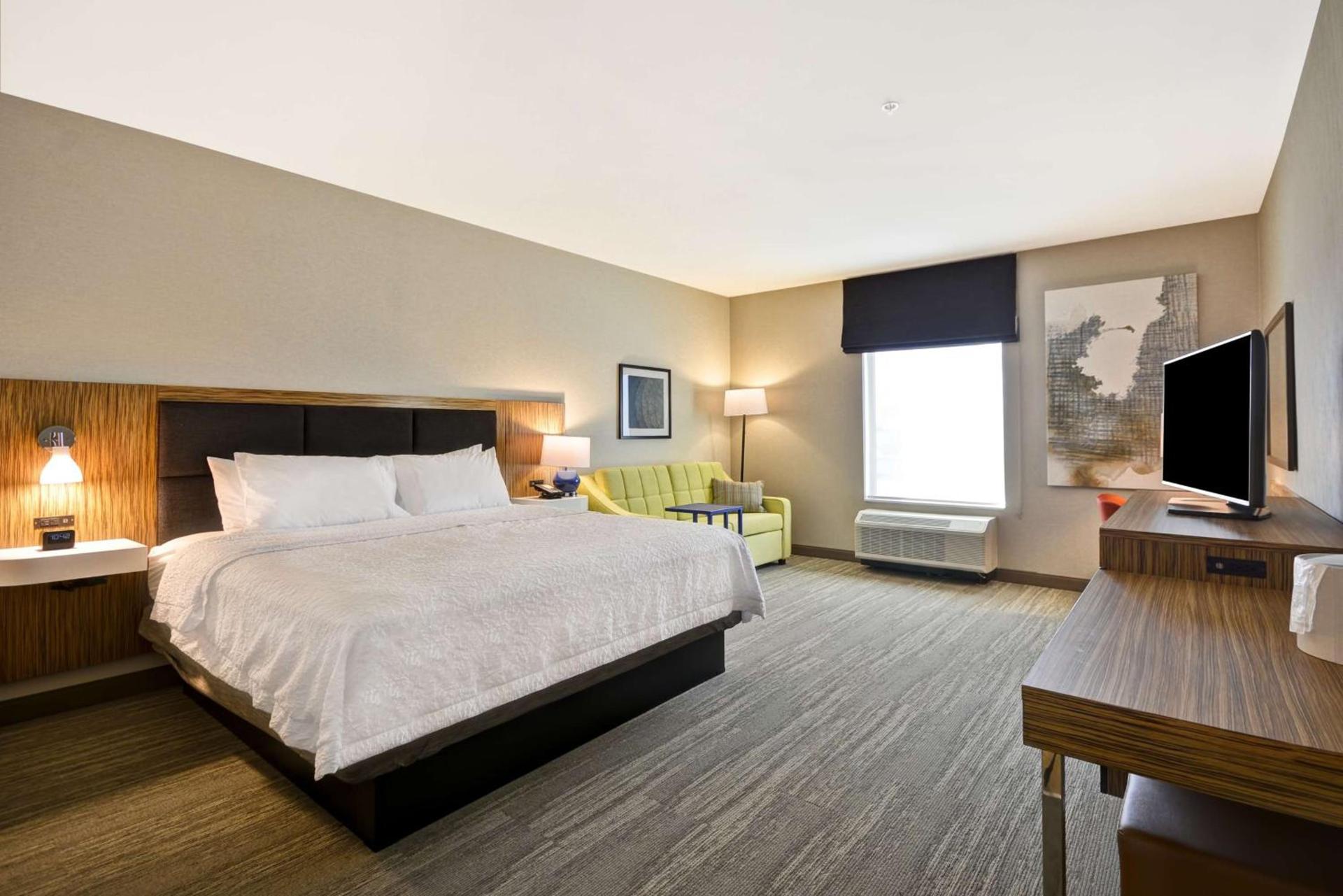Hampton Inn & Suites Detroit/Warren photo 26