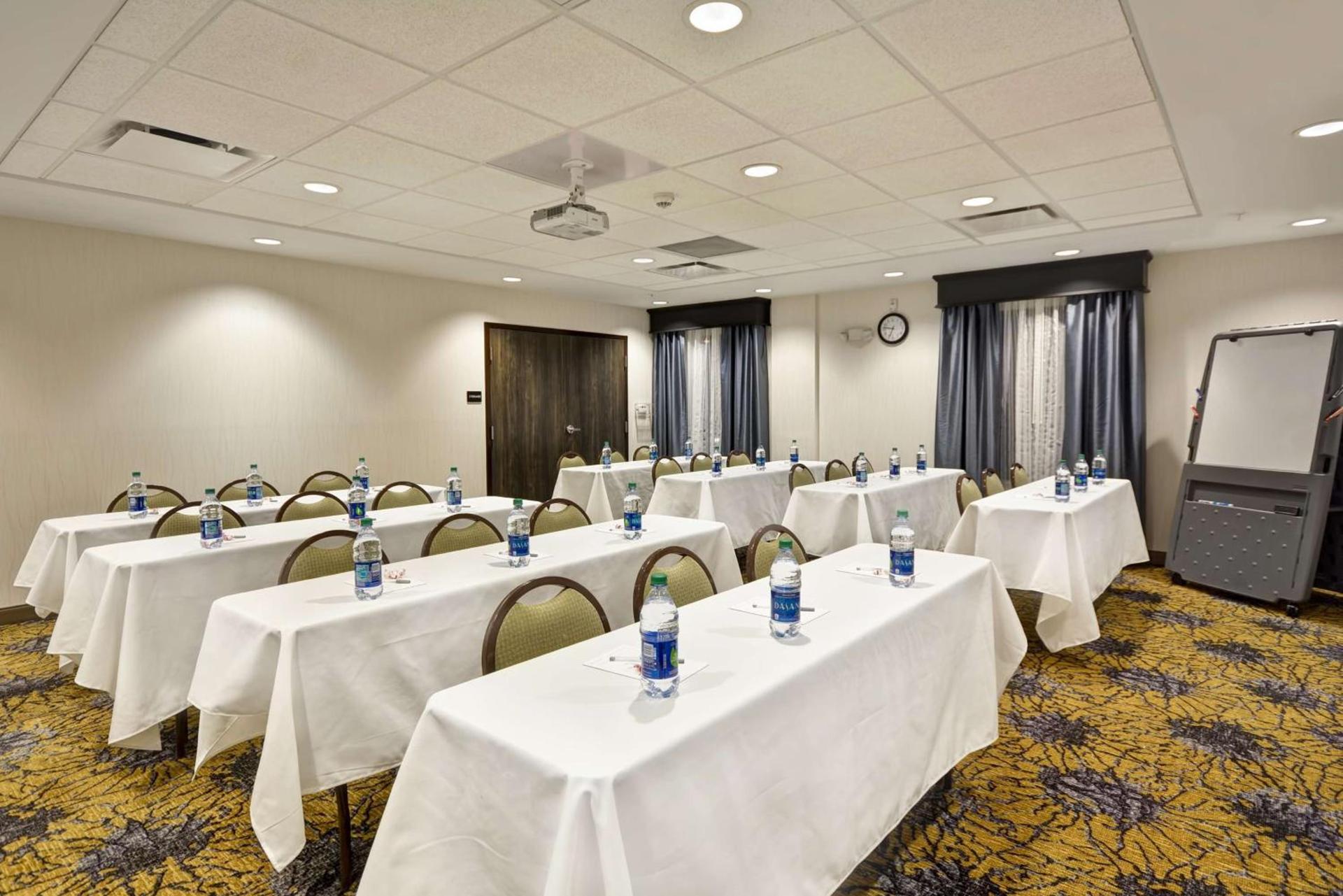 Hampton Inn & Suites Detroit/Warren photo 28