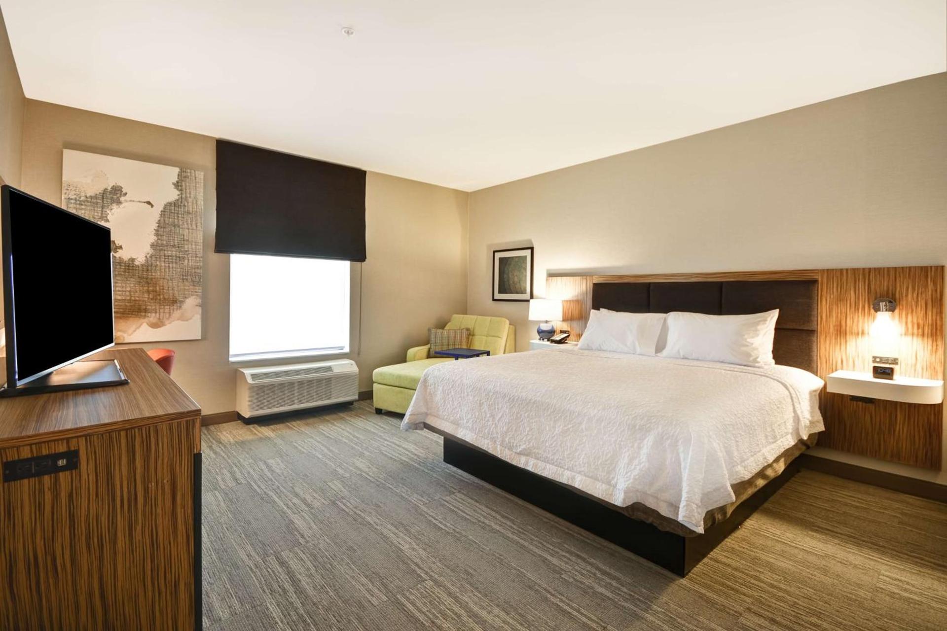 Hampton Inn & Suites Detroit/Warren photo 31
