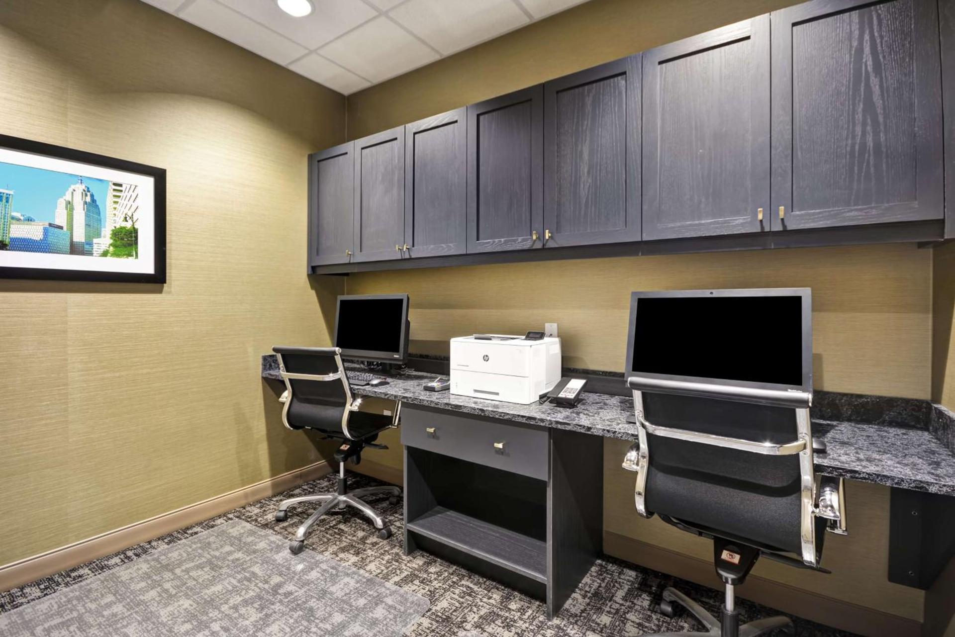Hampton Inn & Suites Detroit/Warren photo 33