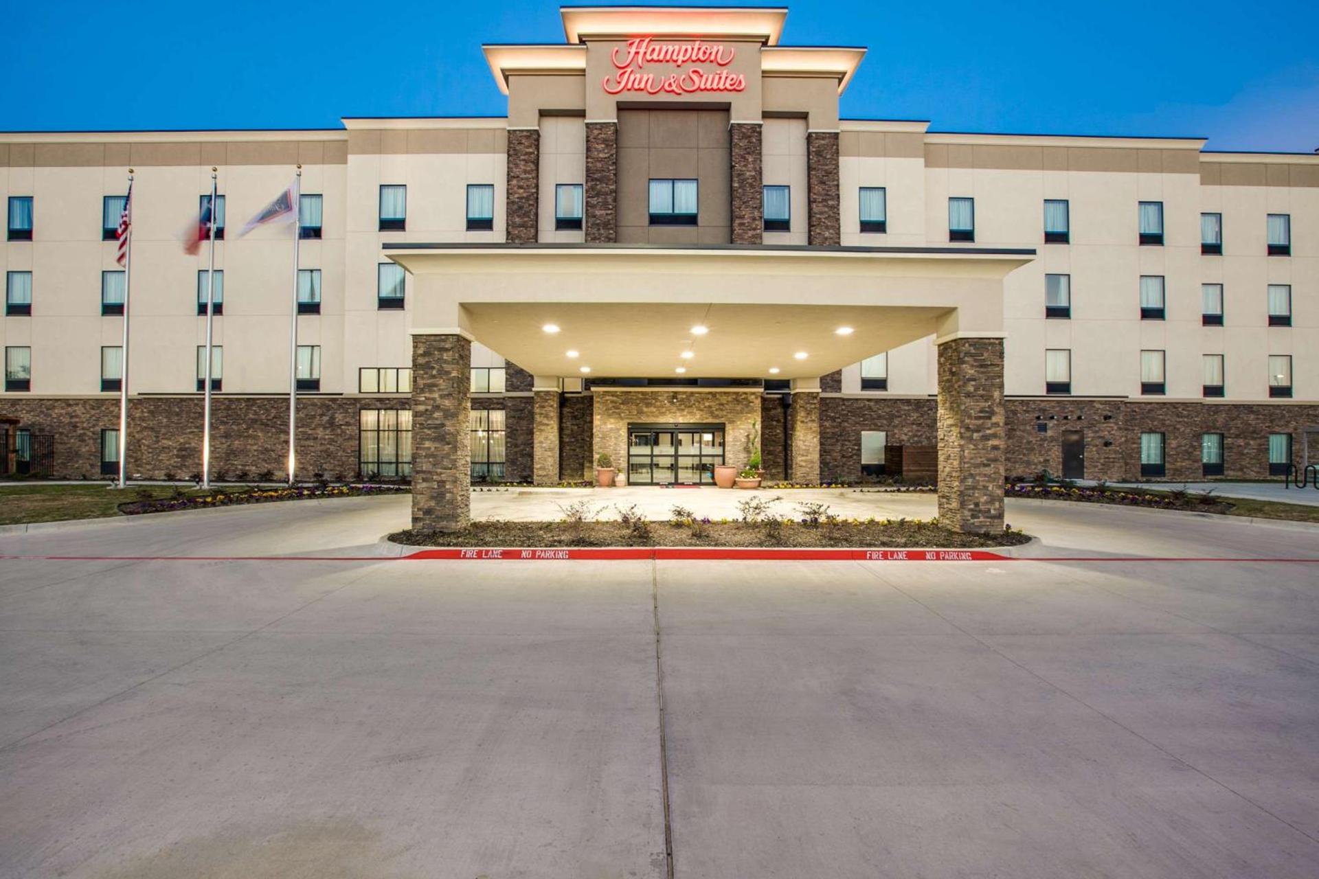 Hampton Inn & Suites Dallas/Ft. Worth Airport South photo 2