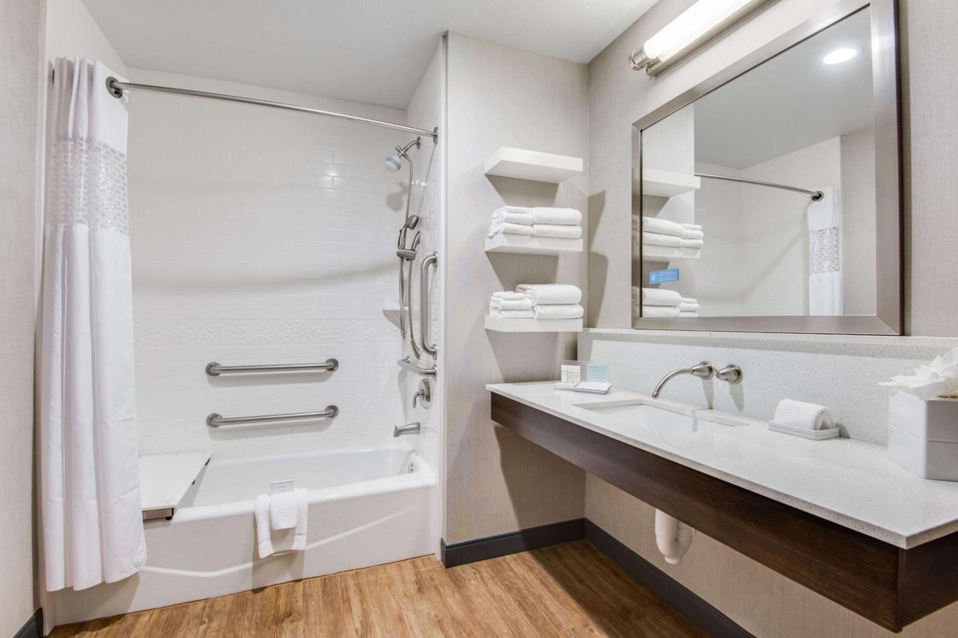 Hampton Inn & Suites Dallas/Ft. Worth Airport South photo 18