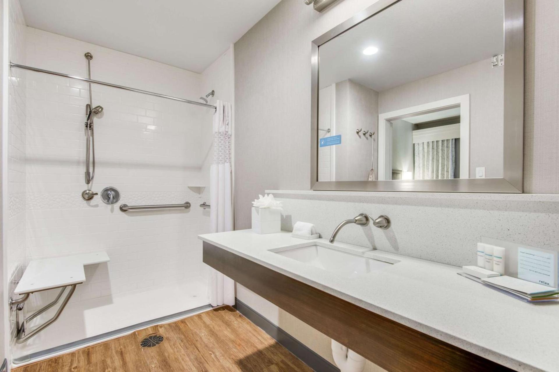 Hampton Inn & Suites Dallas/Ft. Worth Airport South photo 20