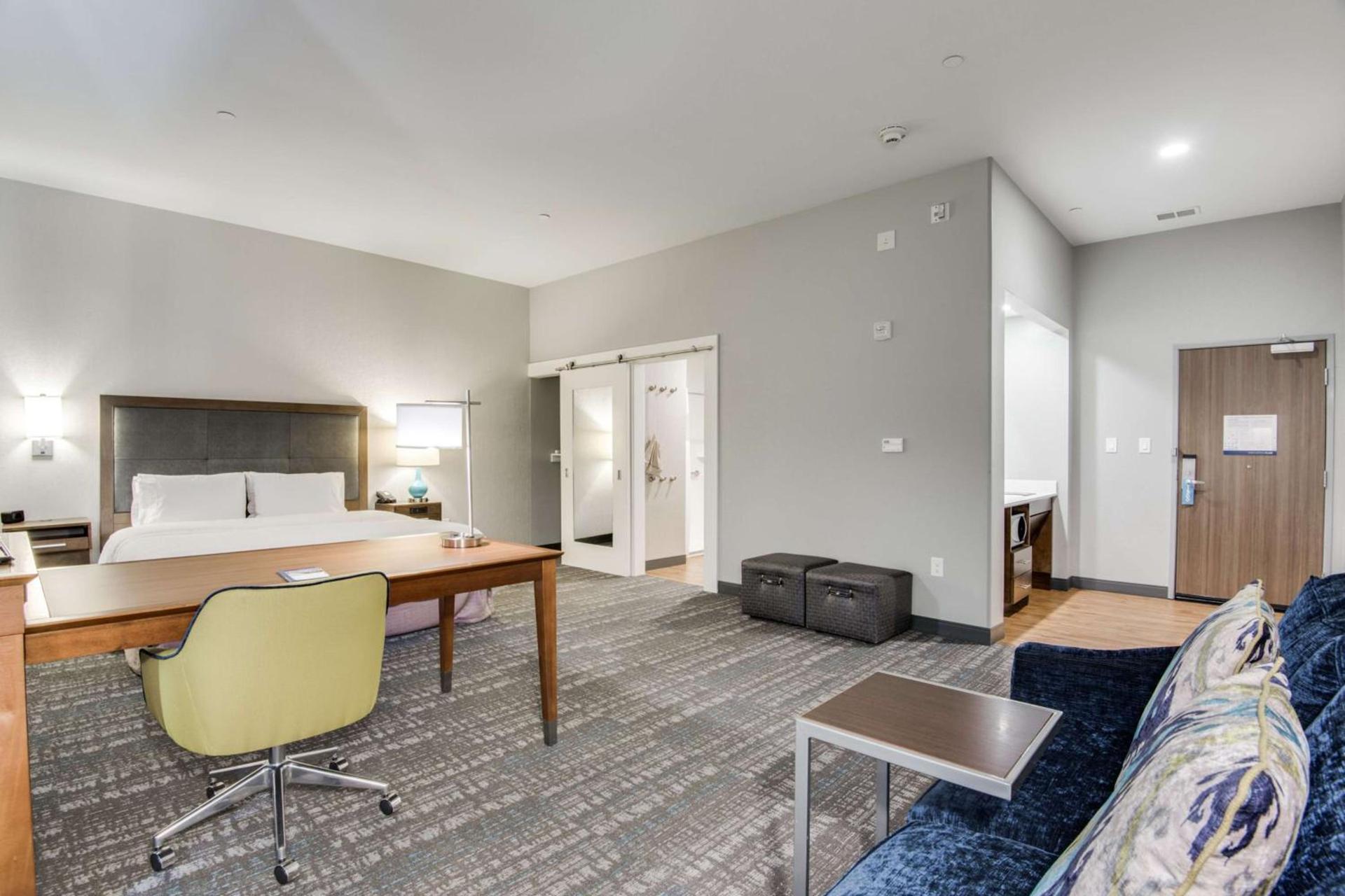 Hampton Inn & Suites Dallas/Ft. Worth Airport South photo 22
