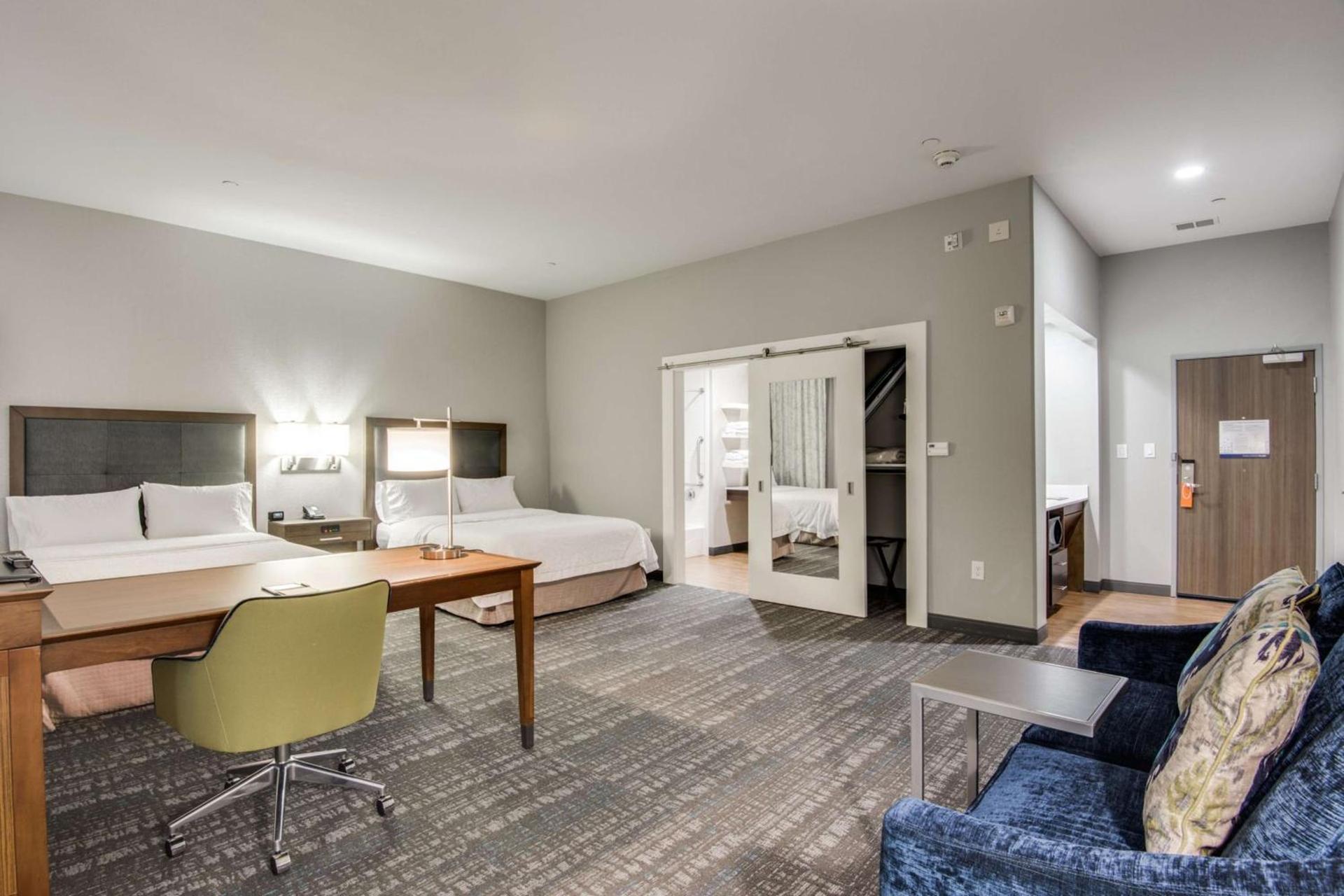 Hampton Inn & Suites Dallas/Ft. Worth Airport South photo 41